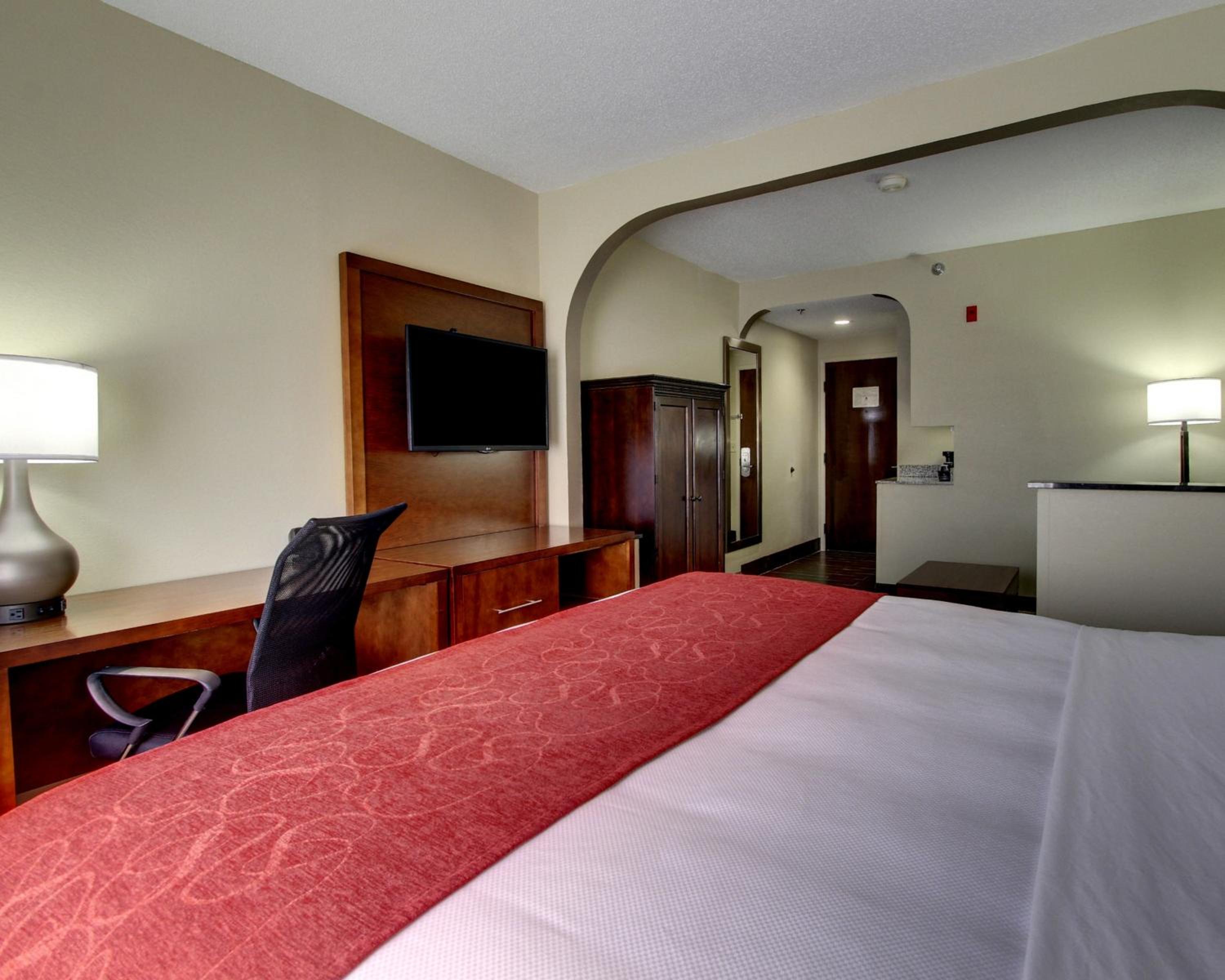 King Suite with Spa Bath - Non-Smoking - Photo 9