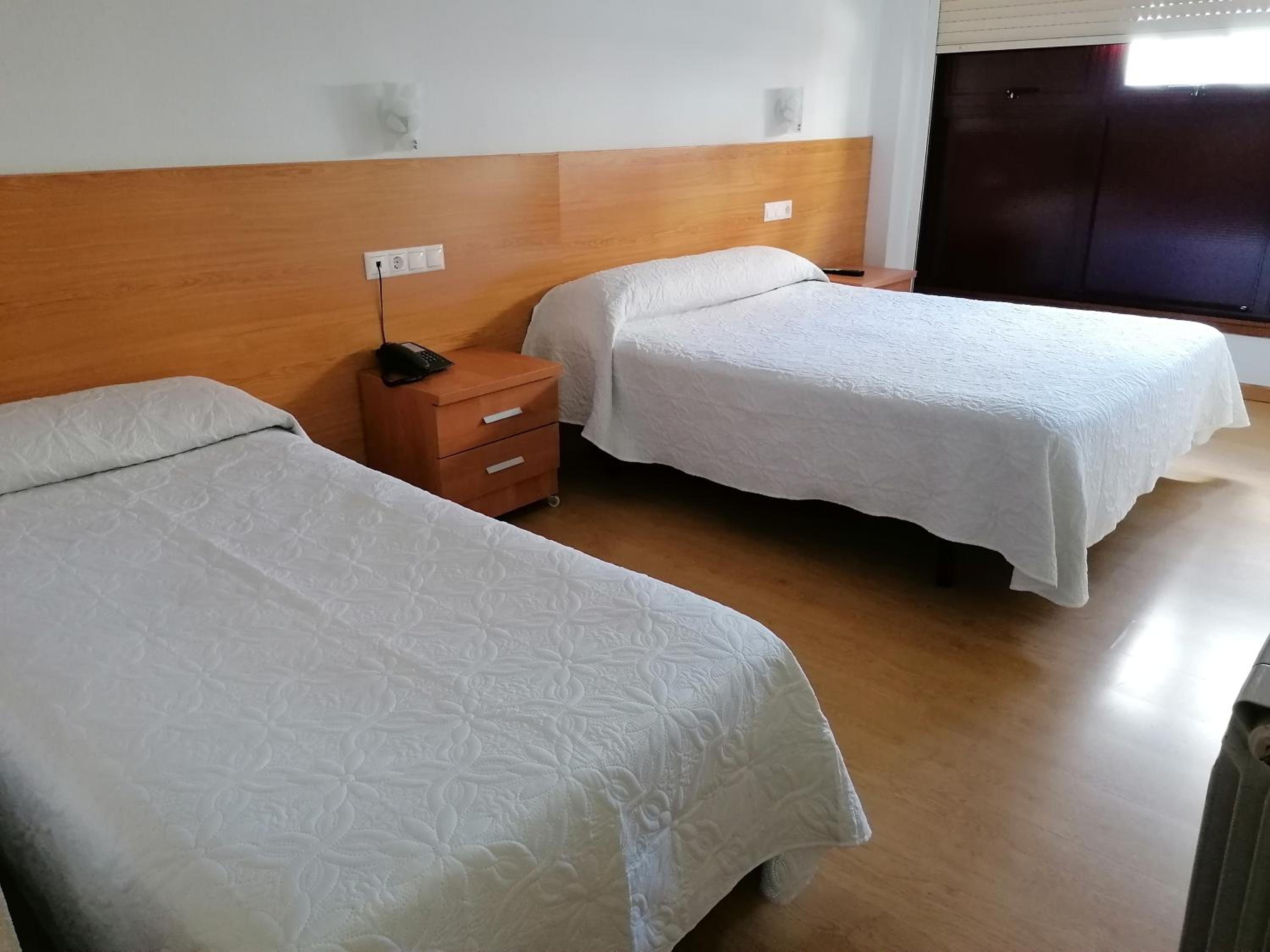 Habitación triple con baño