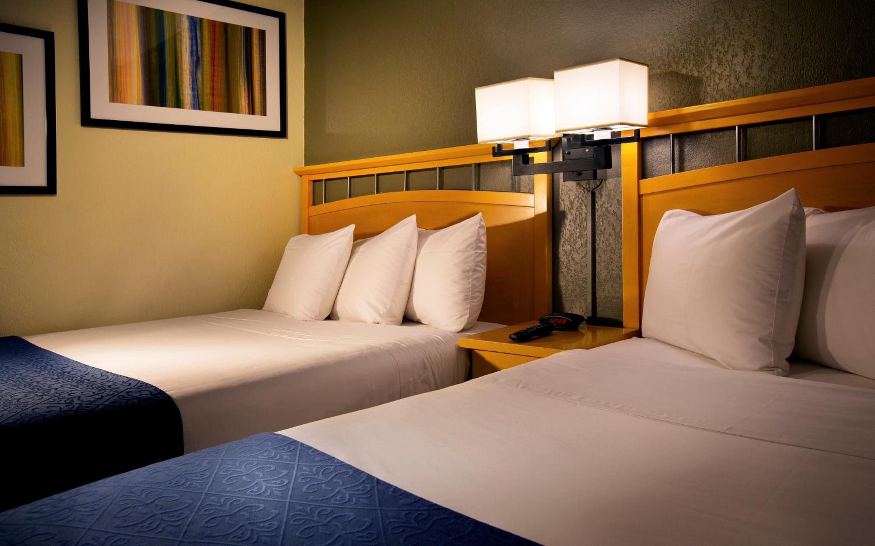 Double Room With Two Double Beds - Non-Smoking photo 2