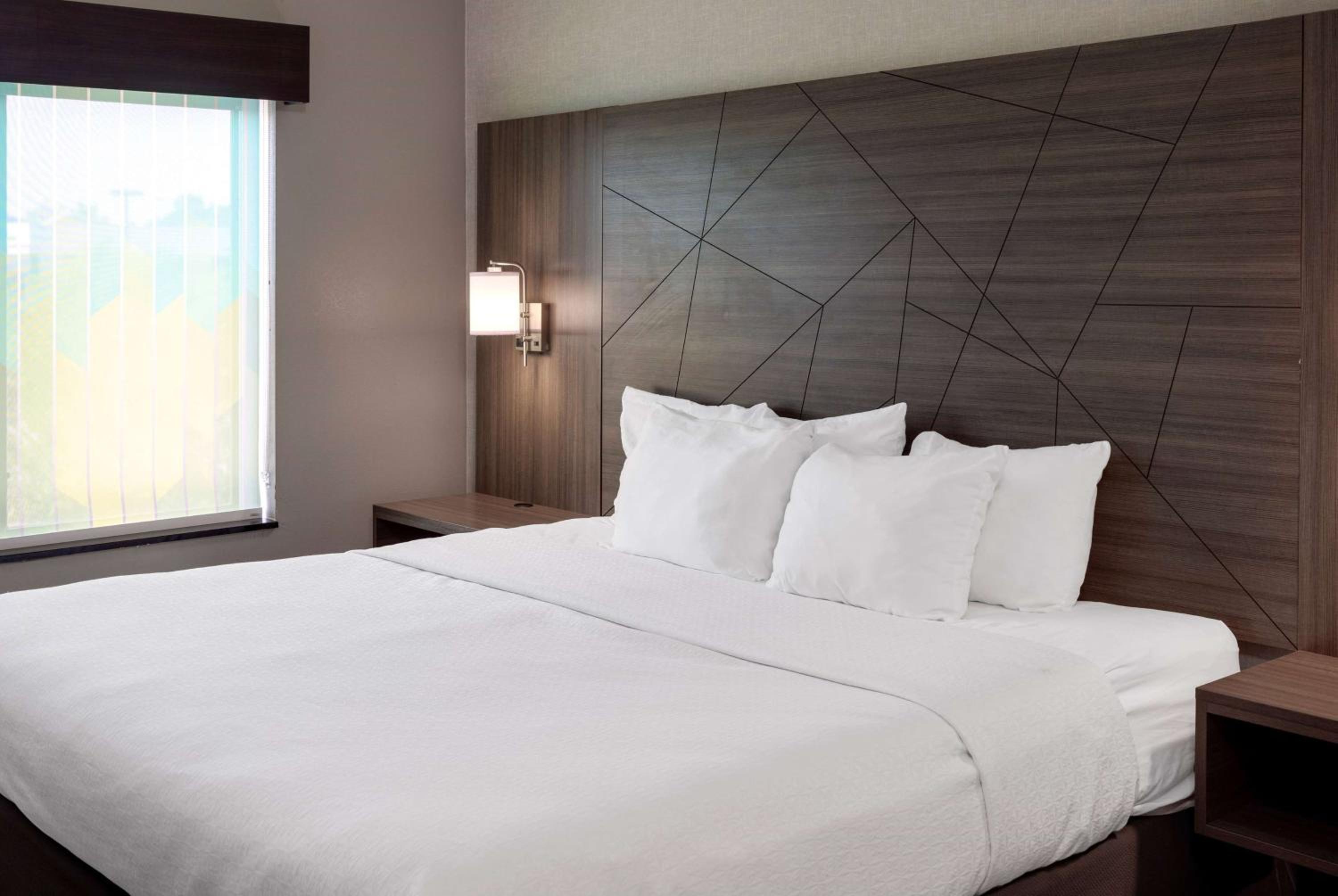 King Room - Mobility Access/Non-Smoking