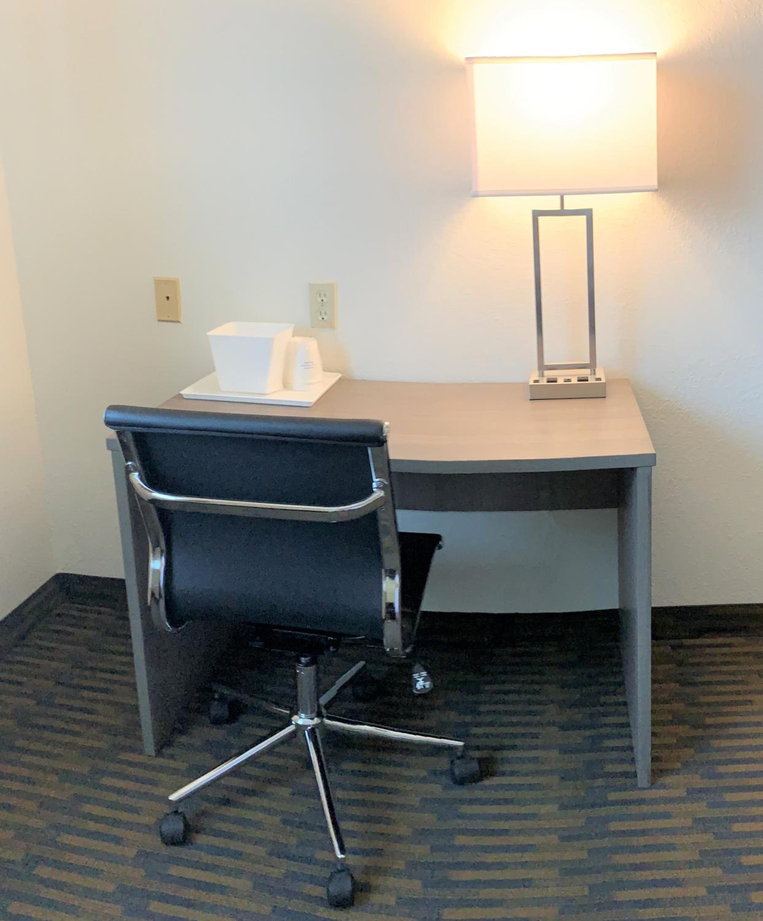 King Room- Non-Smoking - Photo 3