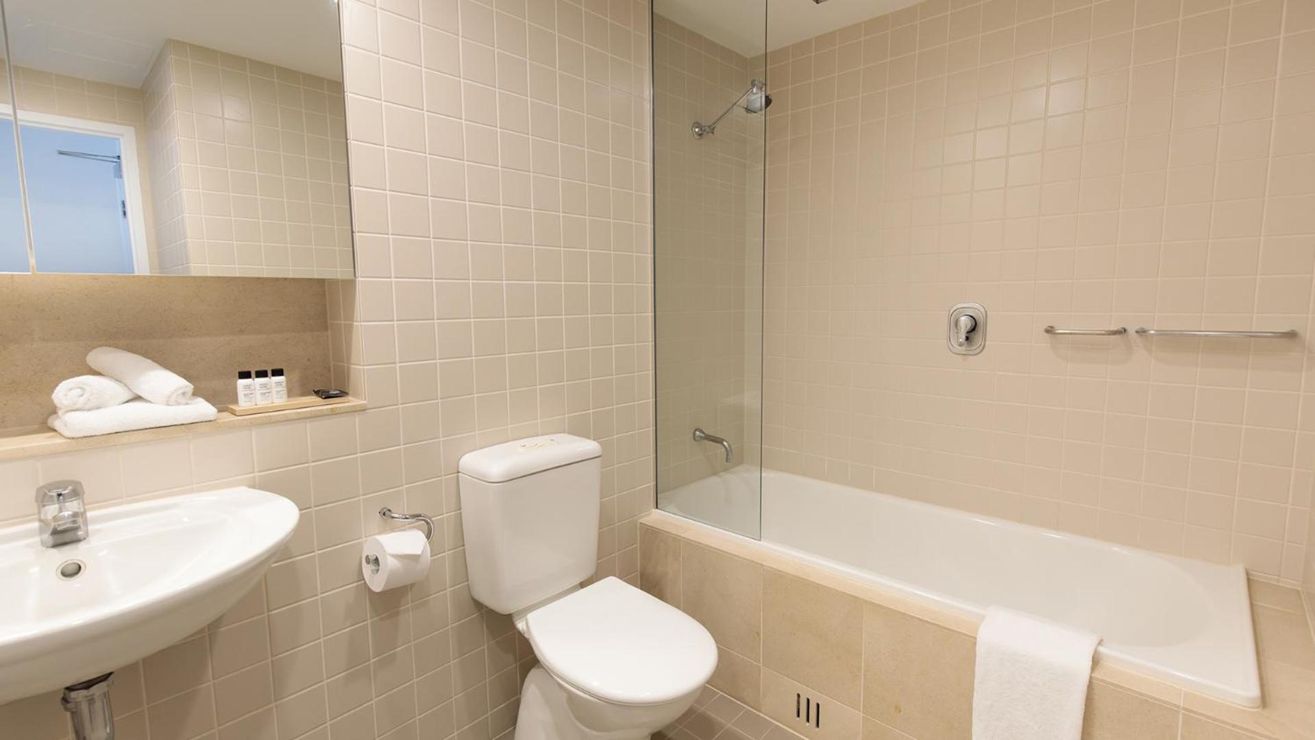 Premier One-Bedroom Apartment with Park View  - Photo 9