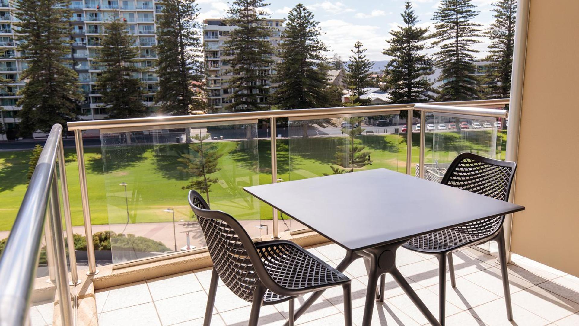 Premier One-Bedroom Apartment with Park View  - Photo 4