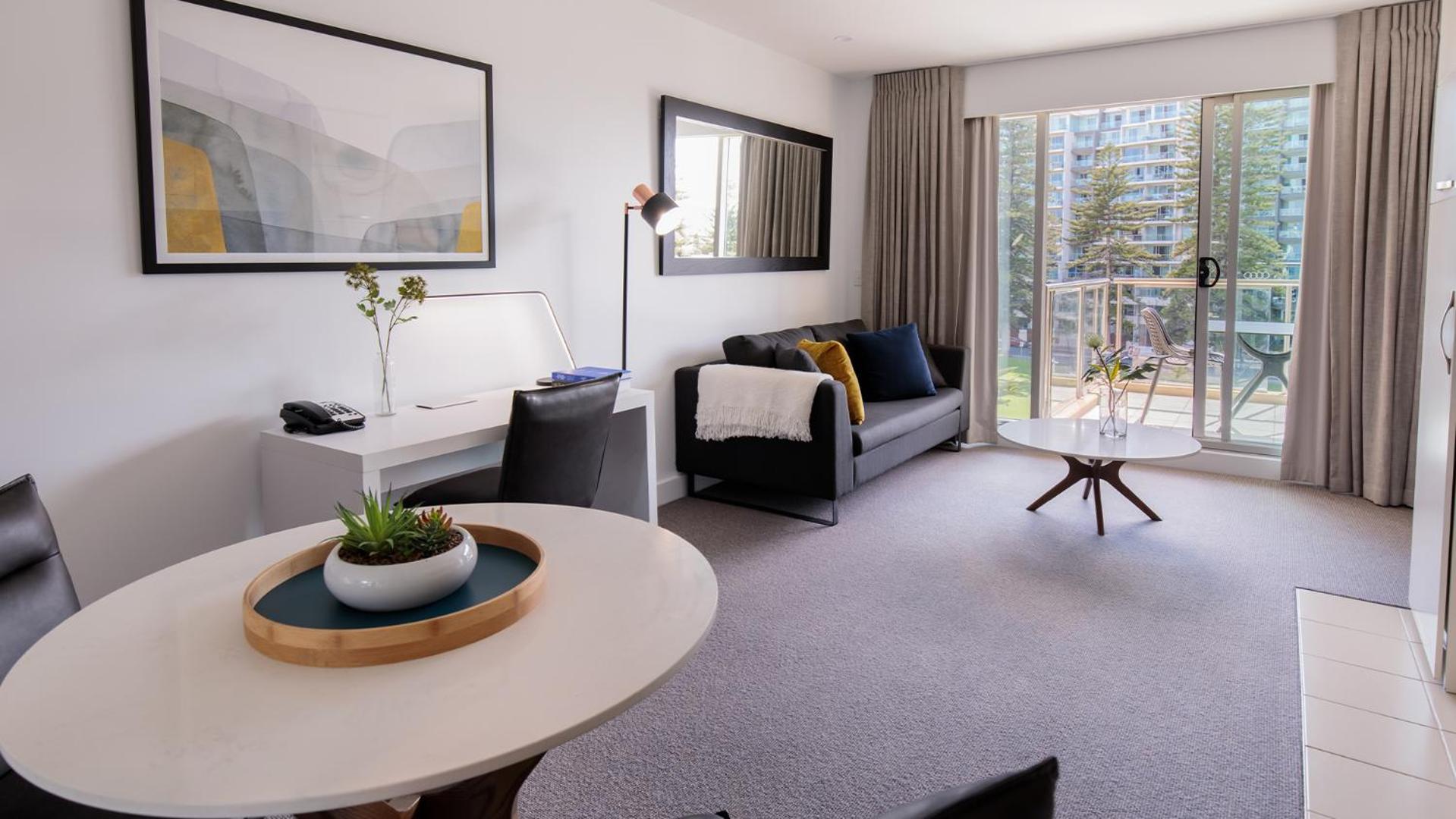 Premier One-Bedroom Apartment with Park View  - Photo 5