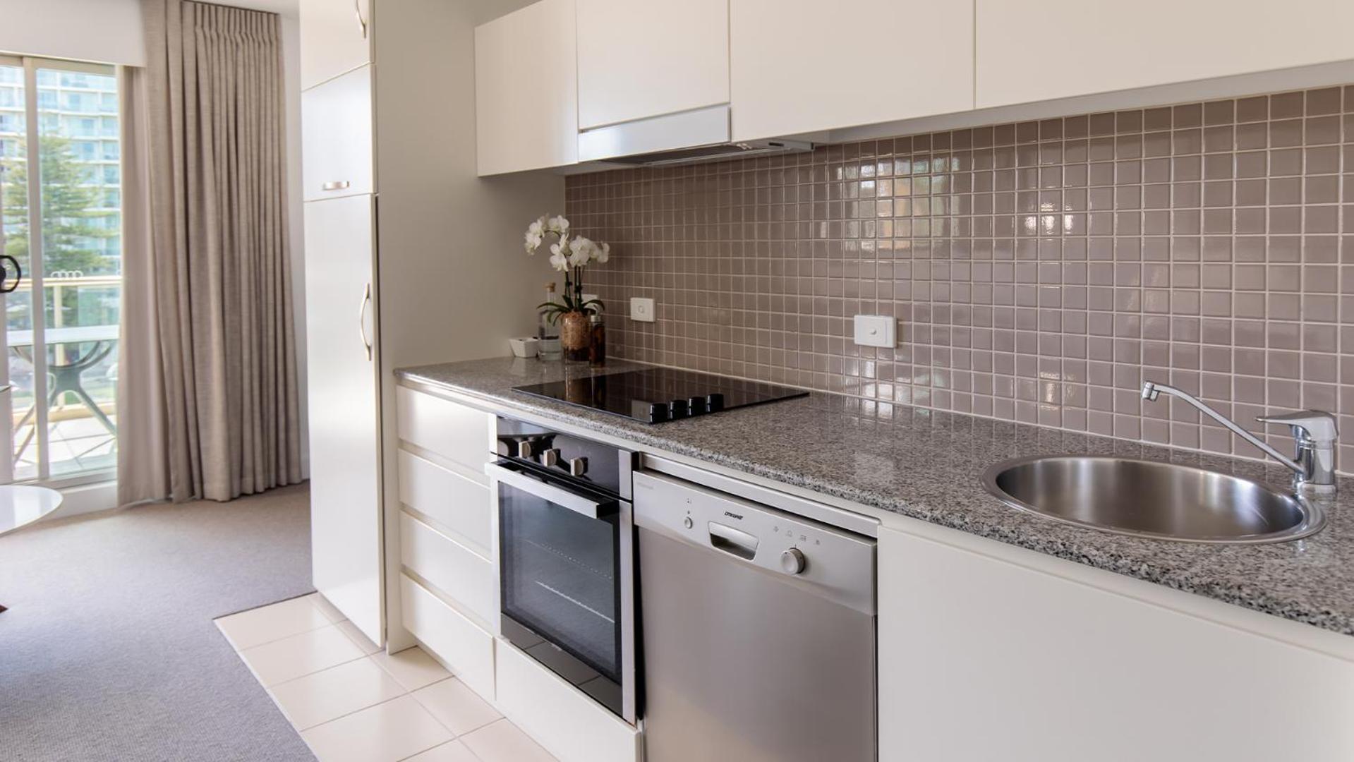 Premier One-Bedroom Apartment with Park View  - Photo 6