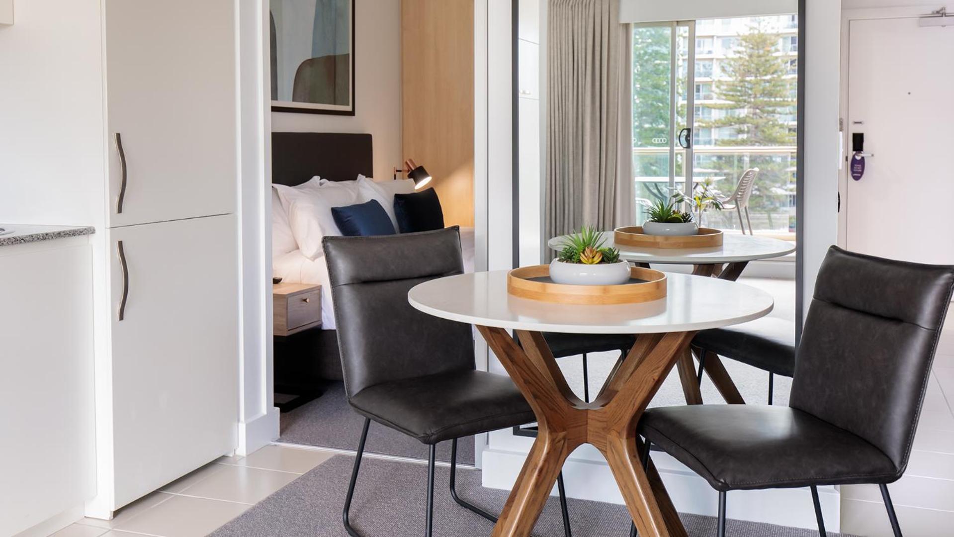 Premier One-Bedroom Apartment with Park View  - Photo 7