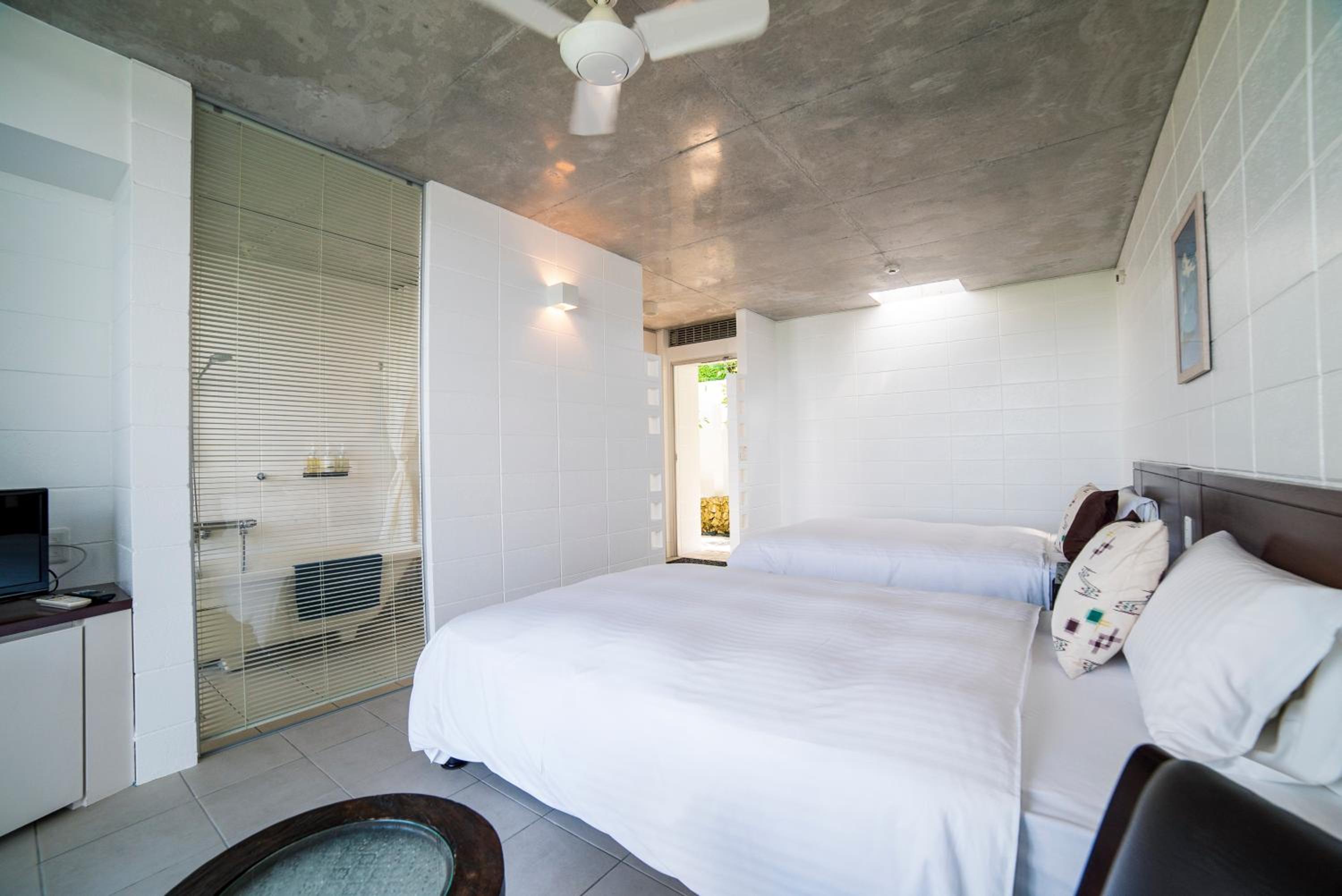 Standard Twin Room with Sea View