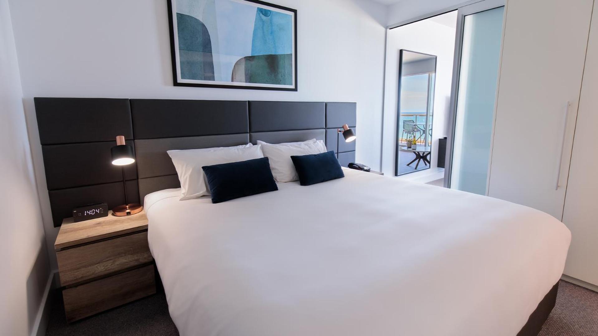 Premier One-Bedroom Apartment with Ocean View - Photo 4