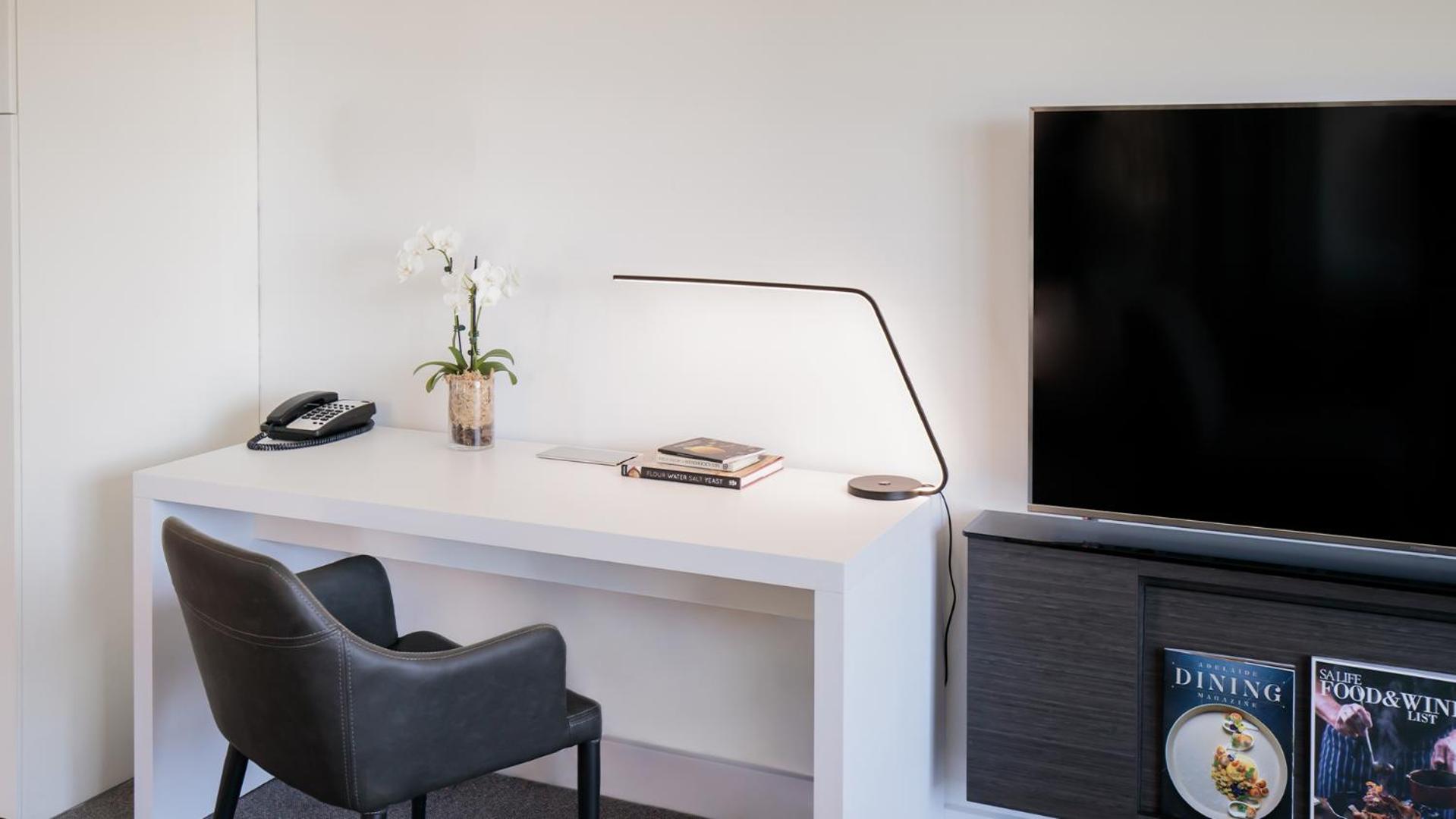 Premier Two-Bedroom Apartment with Park View - No Housekeeping - Photo 11