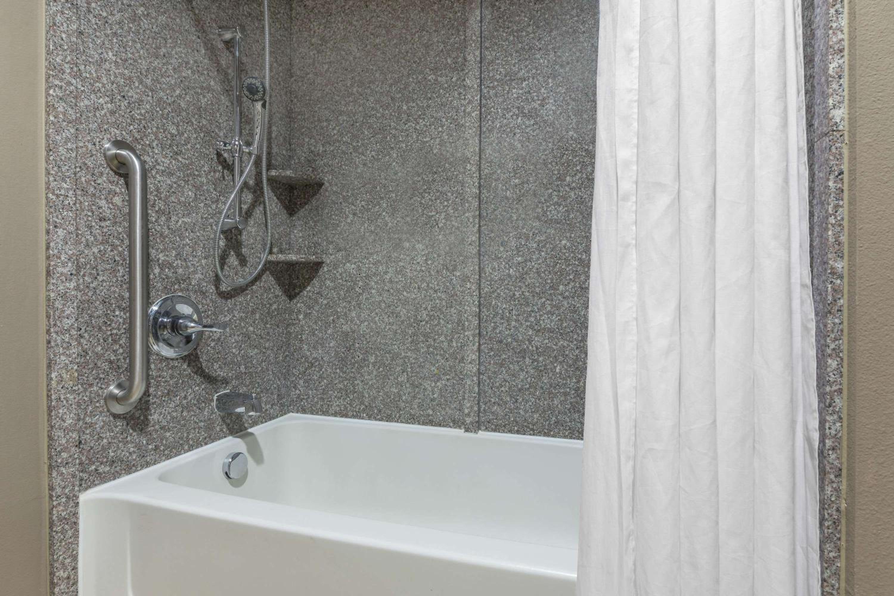 King Suite - Mobility/Hearing Accessible with Bath Tub - Non-Smoking
