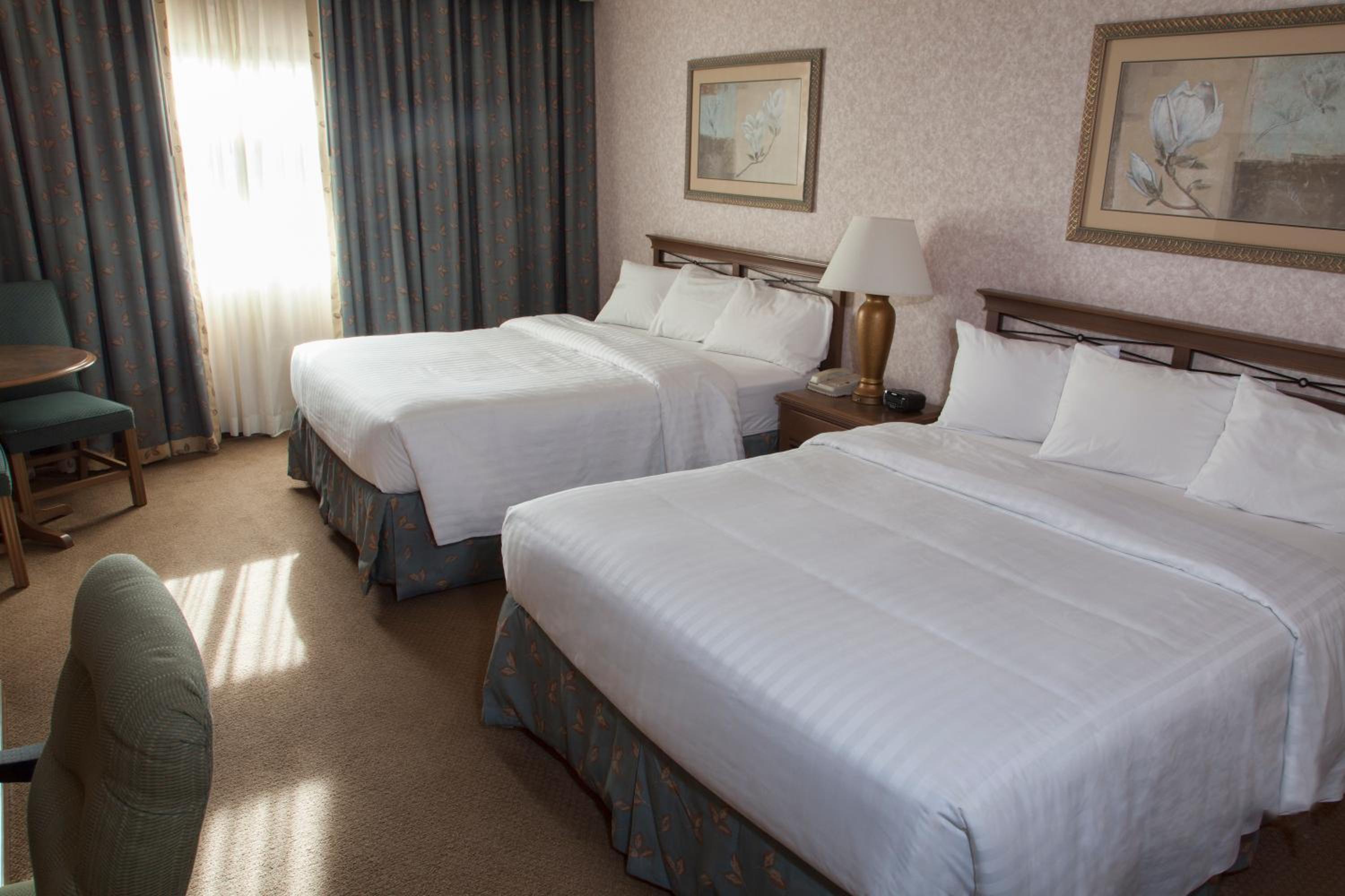 Queen Room with Two Queen Beds - Photo 5