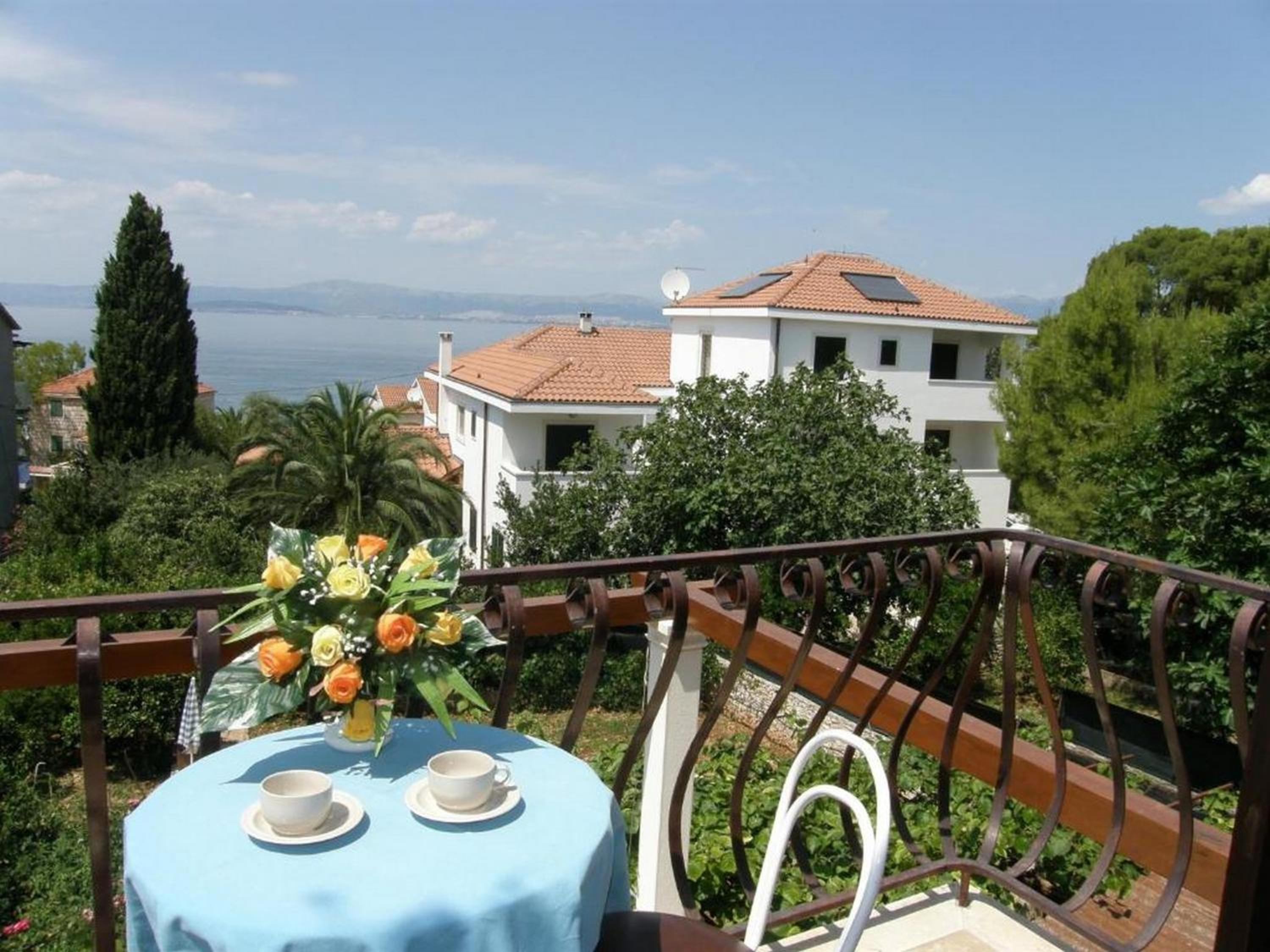 Studio Apartment with Balcony and Sea View