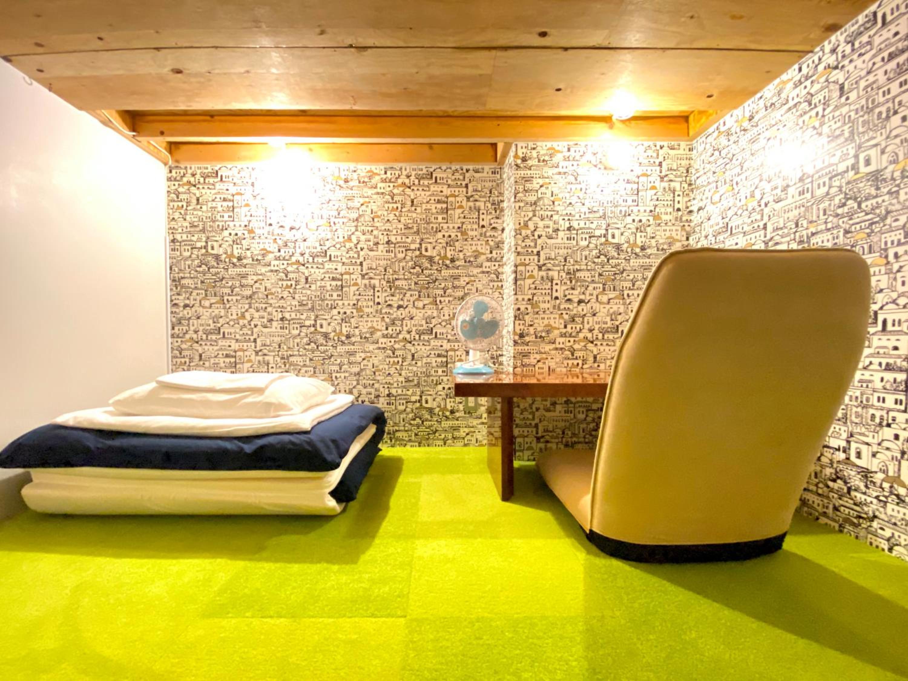 Premium Single Capsule Room photo 2