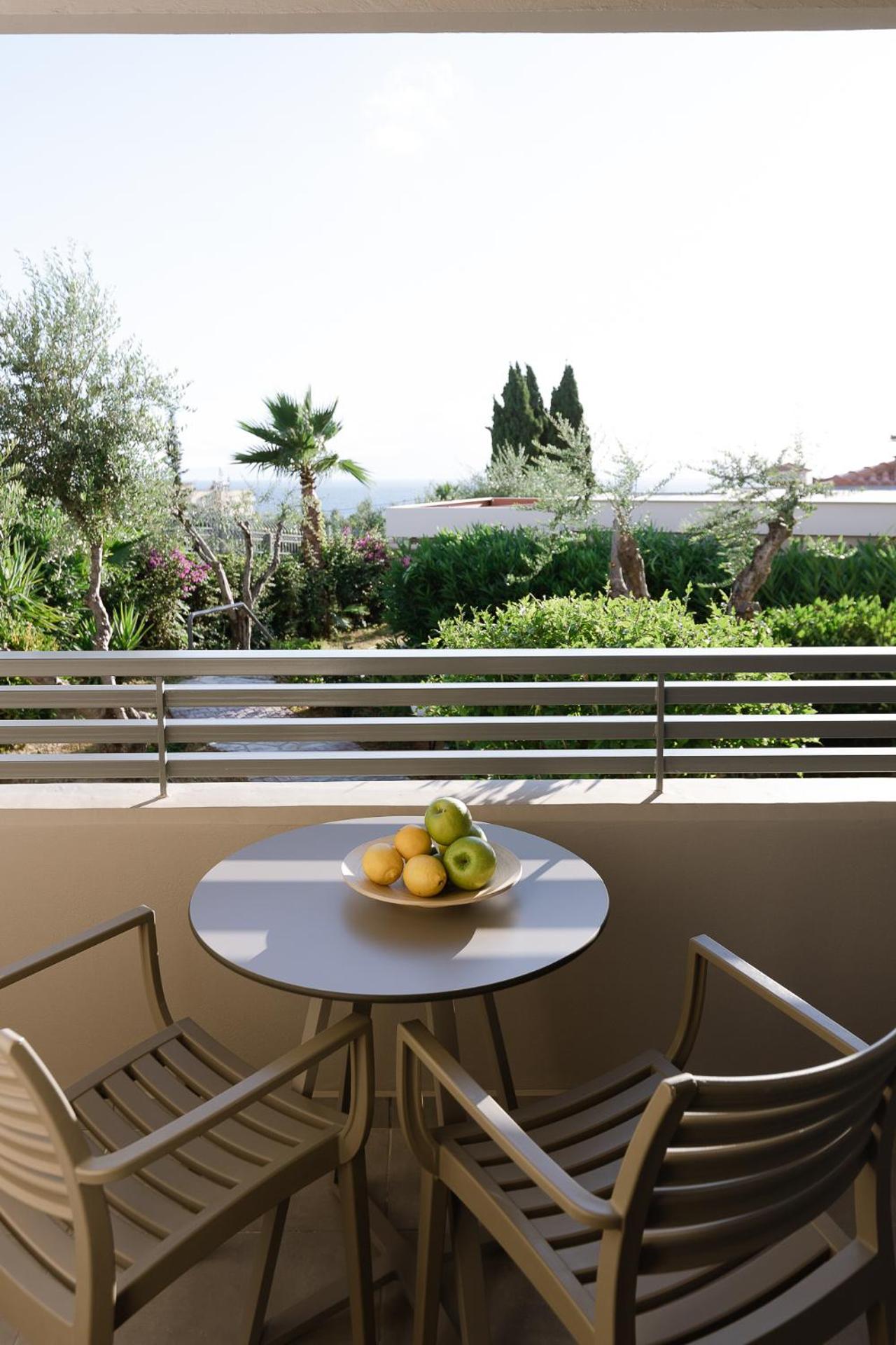 Comfort Triple  Bungalow with Garden View - Photo 3