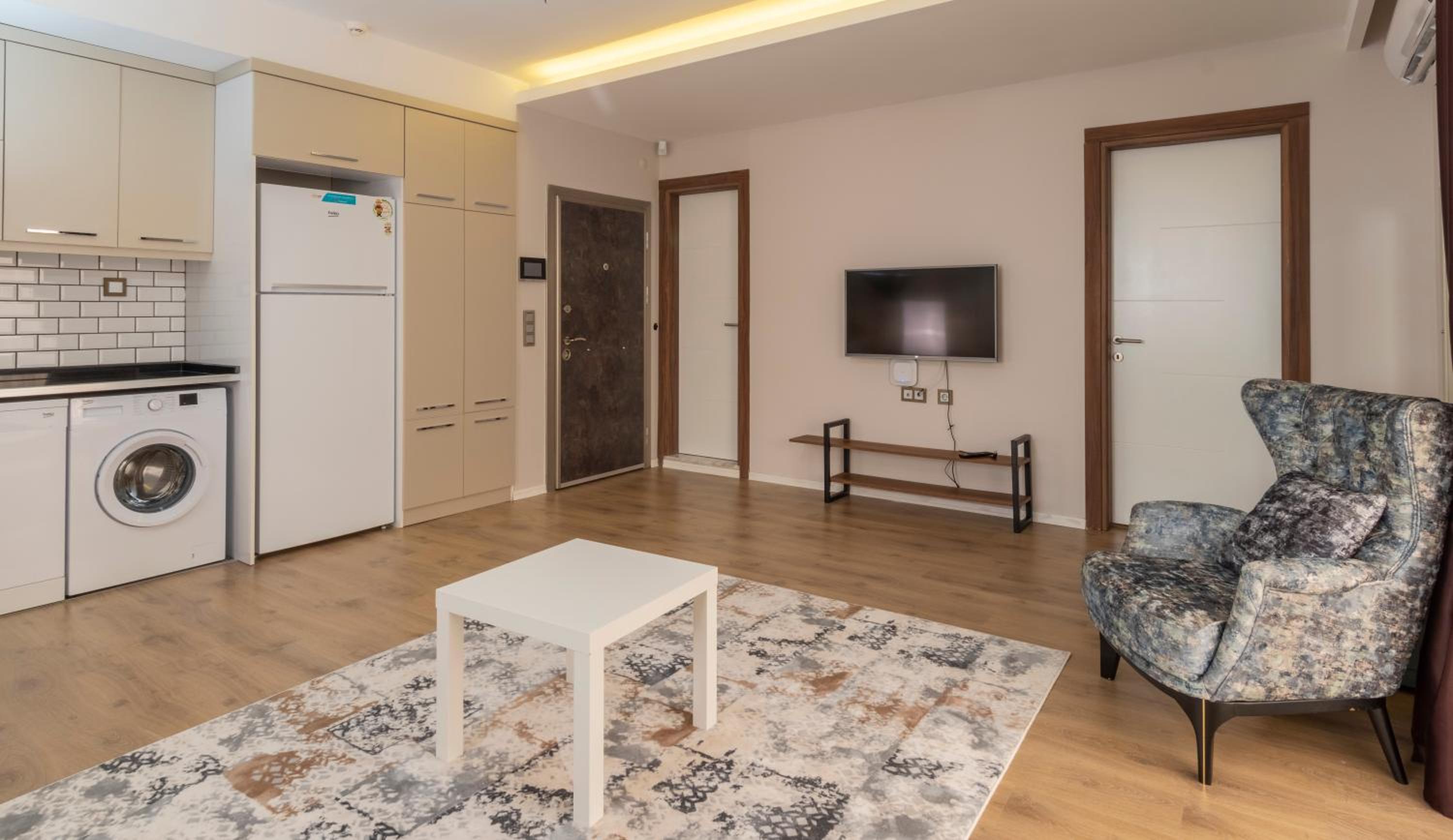 Apartment with Terrace - Photo 3