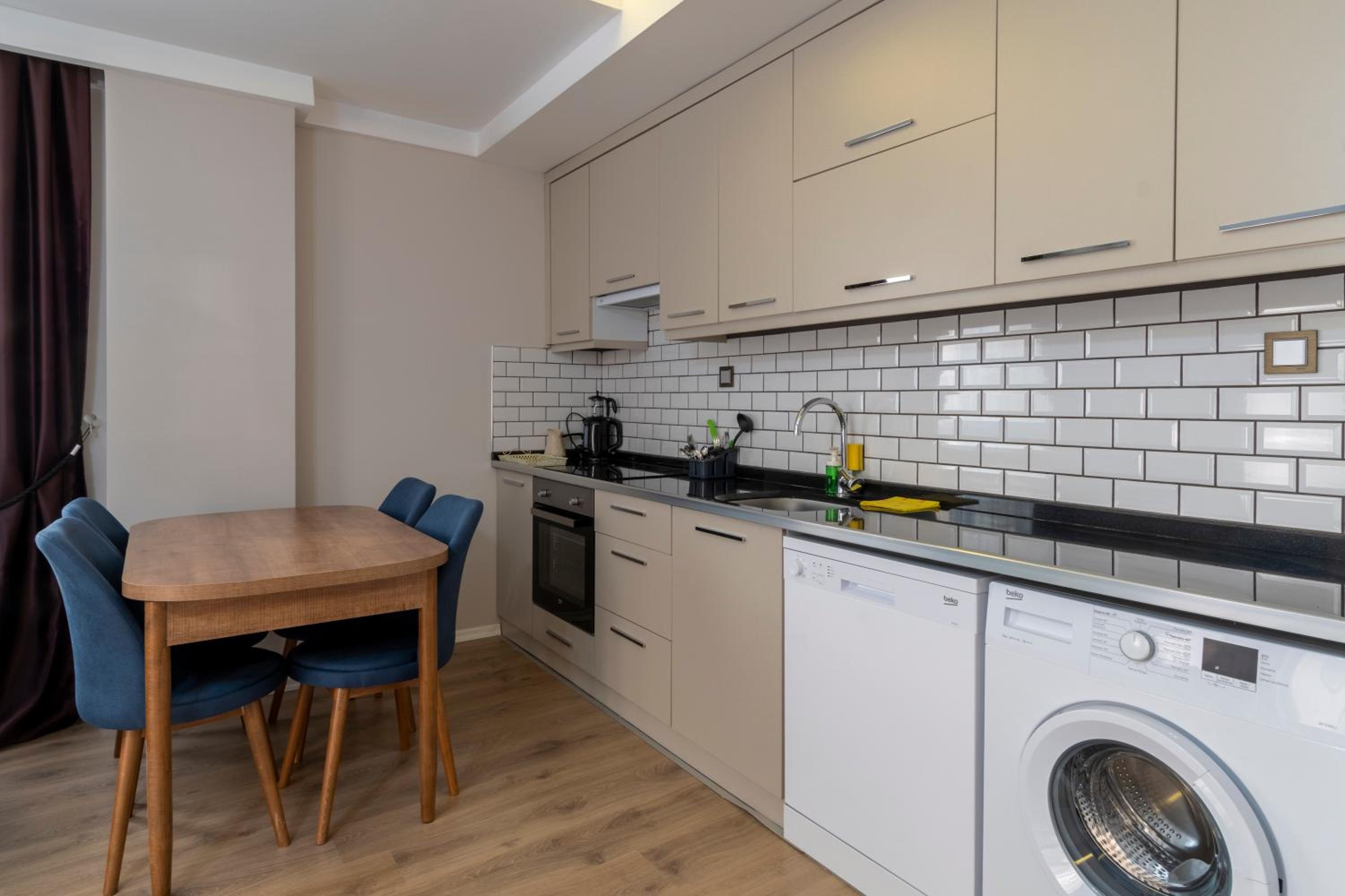 Apartment with Terrace - Photo 4