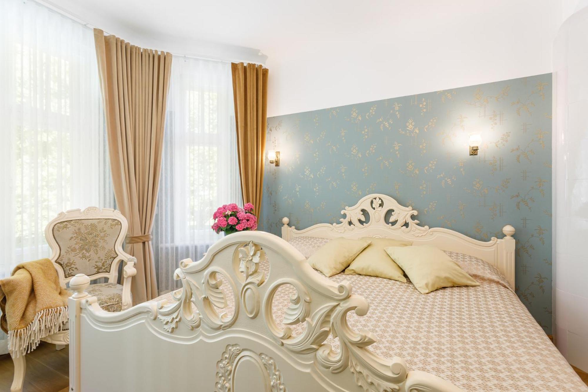 Double or Twin Room - Photo 13
