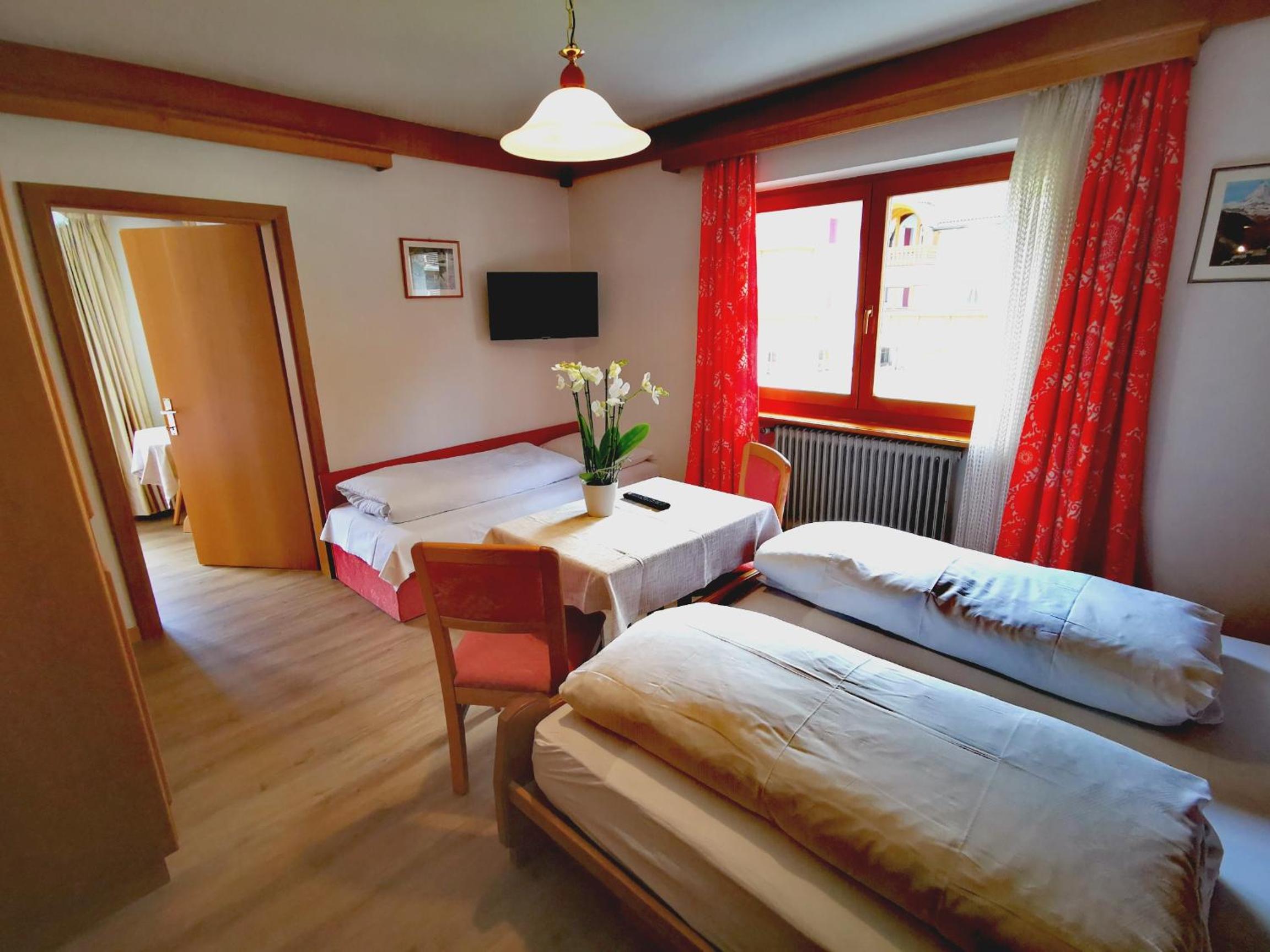 Double Room with Balcony - Photo 7
