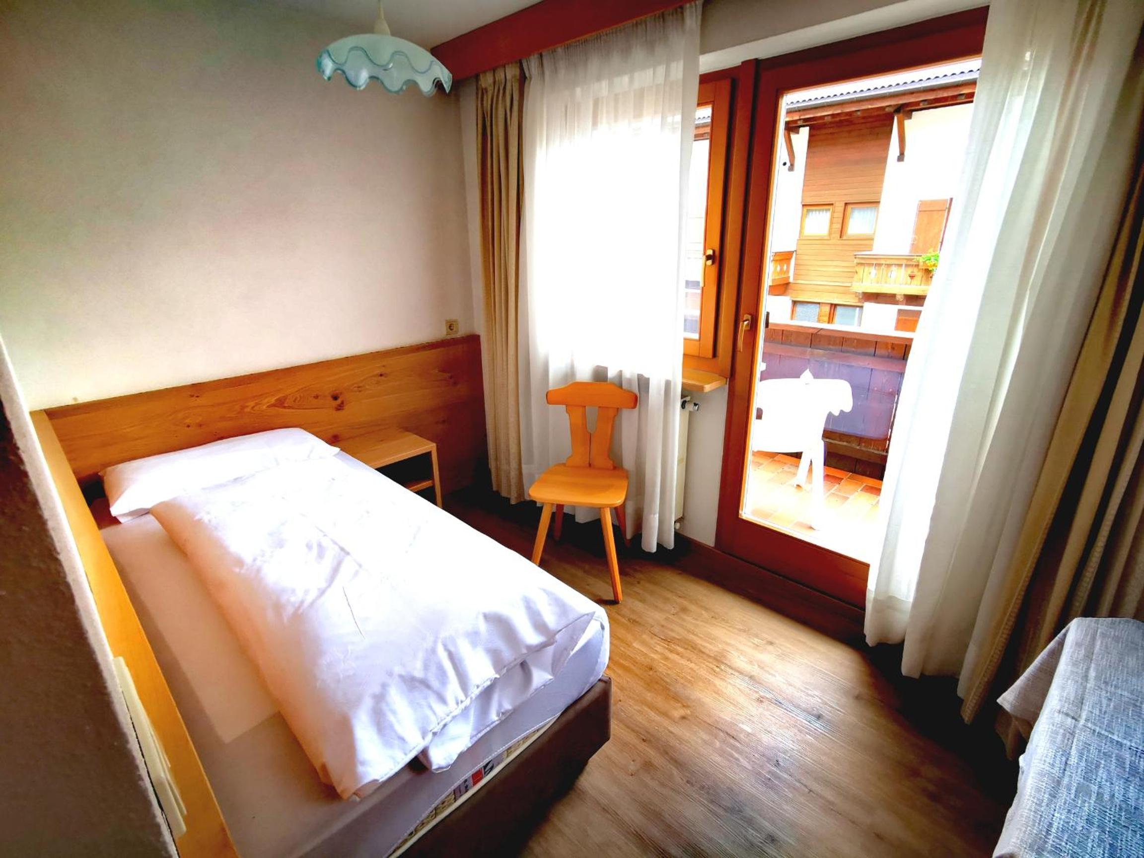 Double Room with Balcony - Photo 6