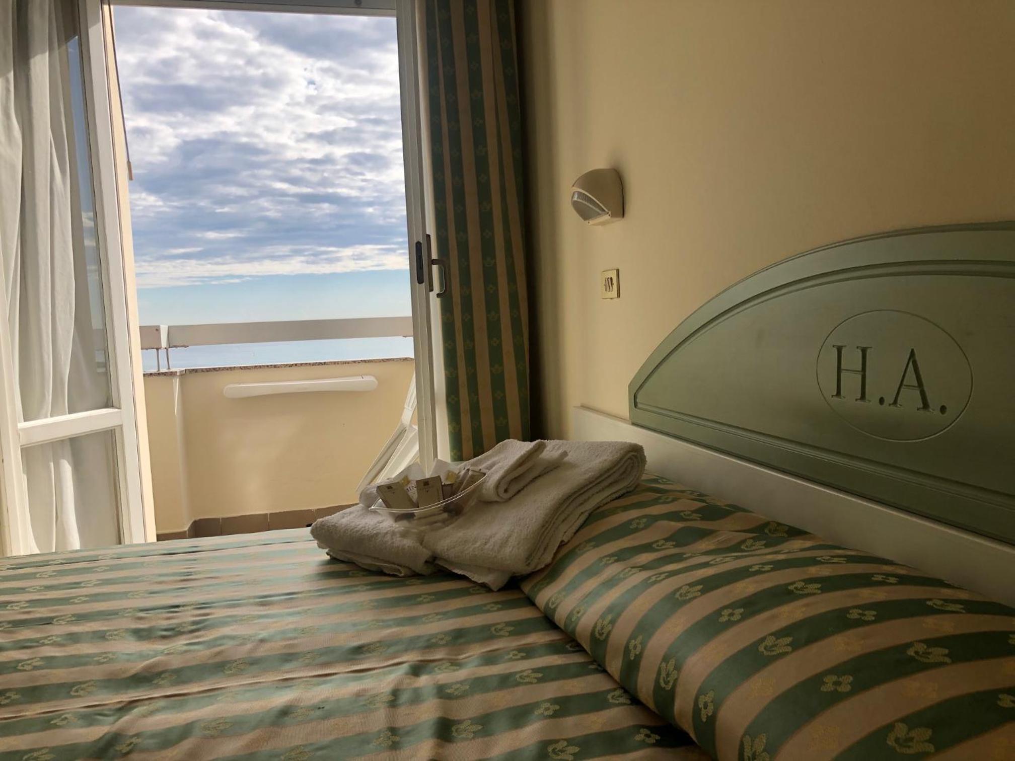 Superior Deluxe Double or Twin Room  - Photo 1