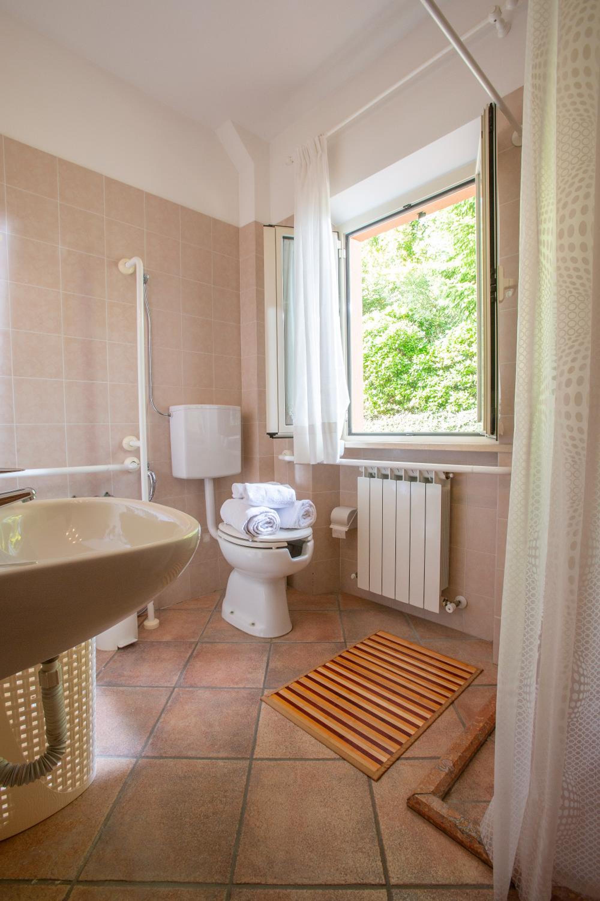 One-Bedroom House - Photo 4
