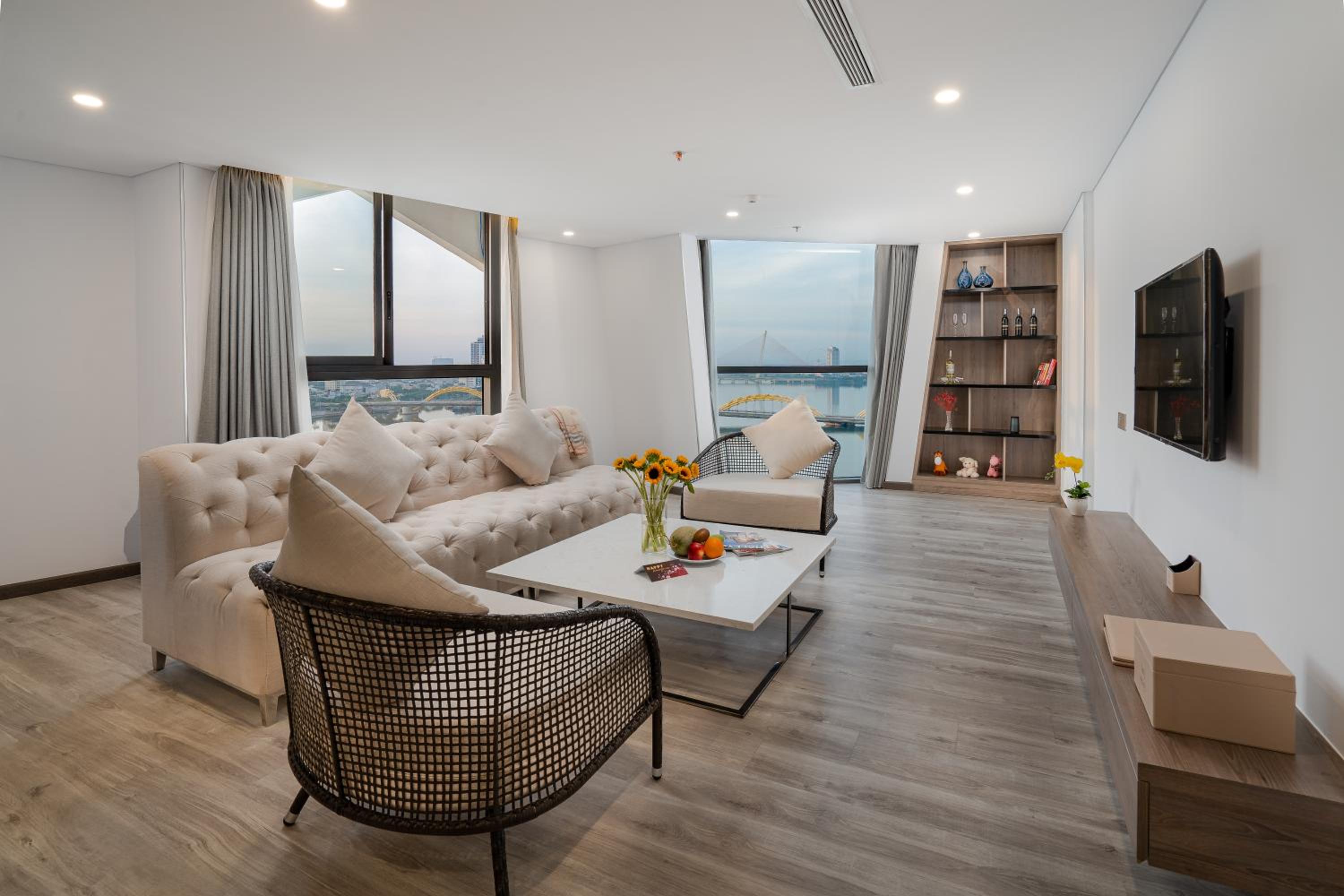 Special Offer -Two Bedroom Riverview Apartment with Kitchen and Bathtub - Photo 1