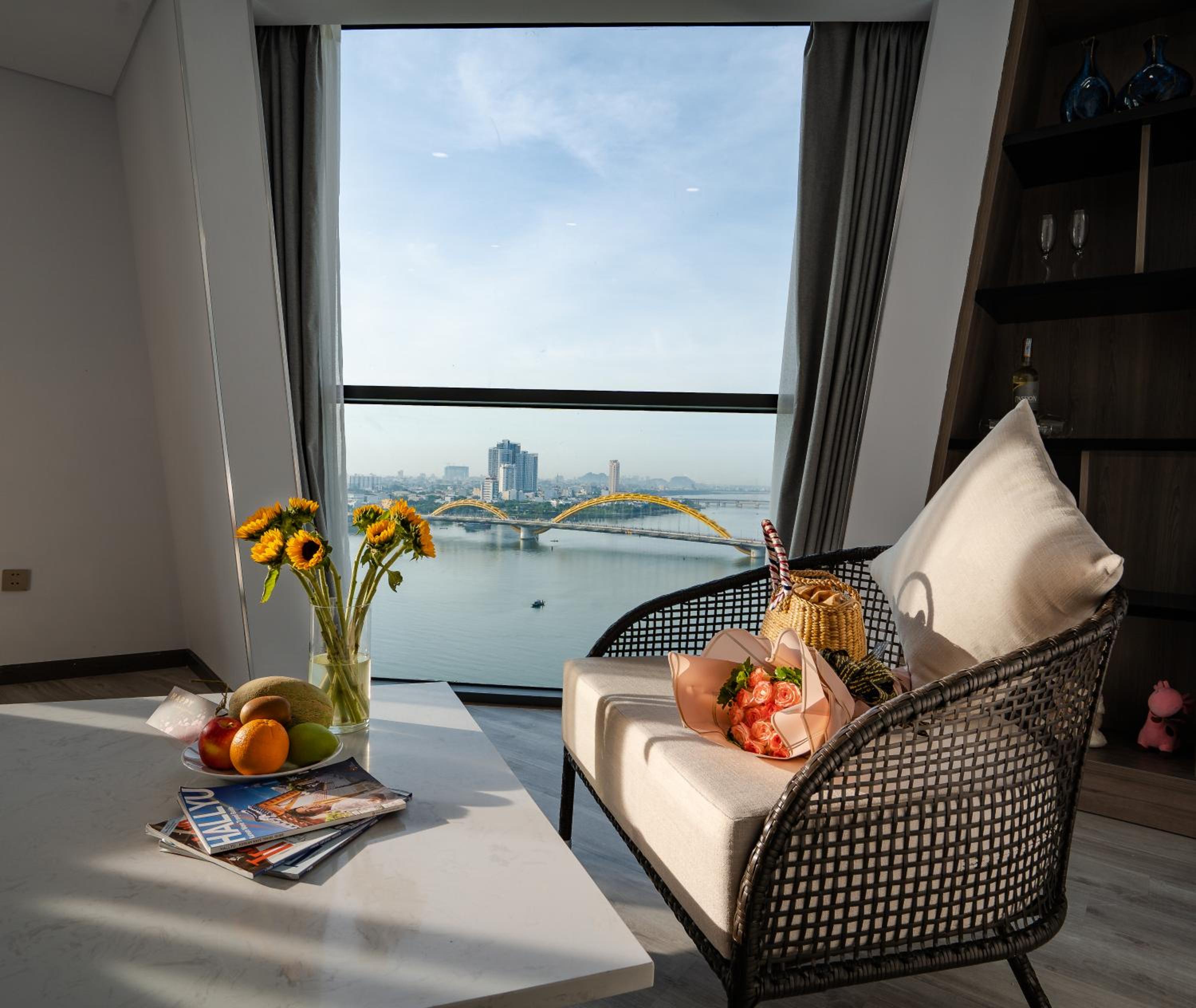 Special Offer -Two Bedroom Riverview Apartment with Kitchen and Bathtub - Photo 8