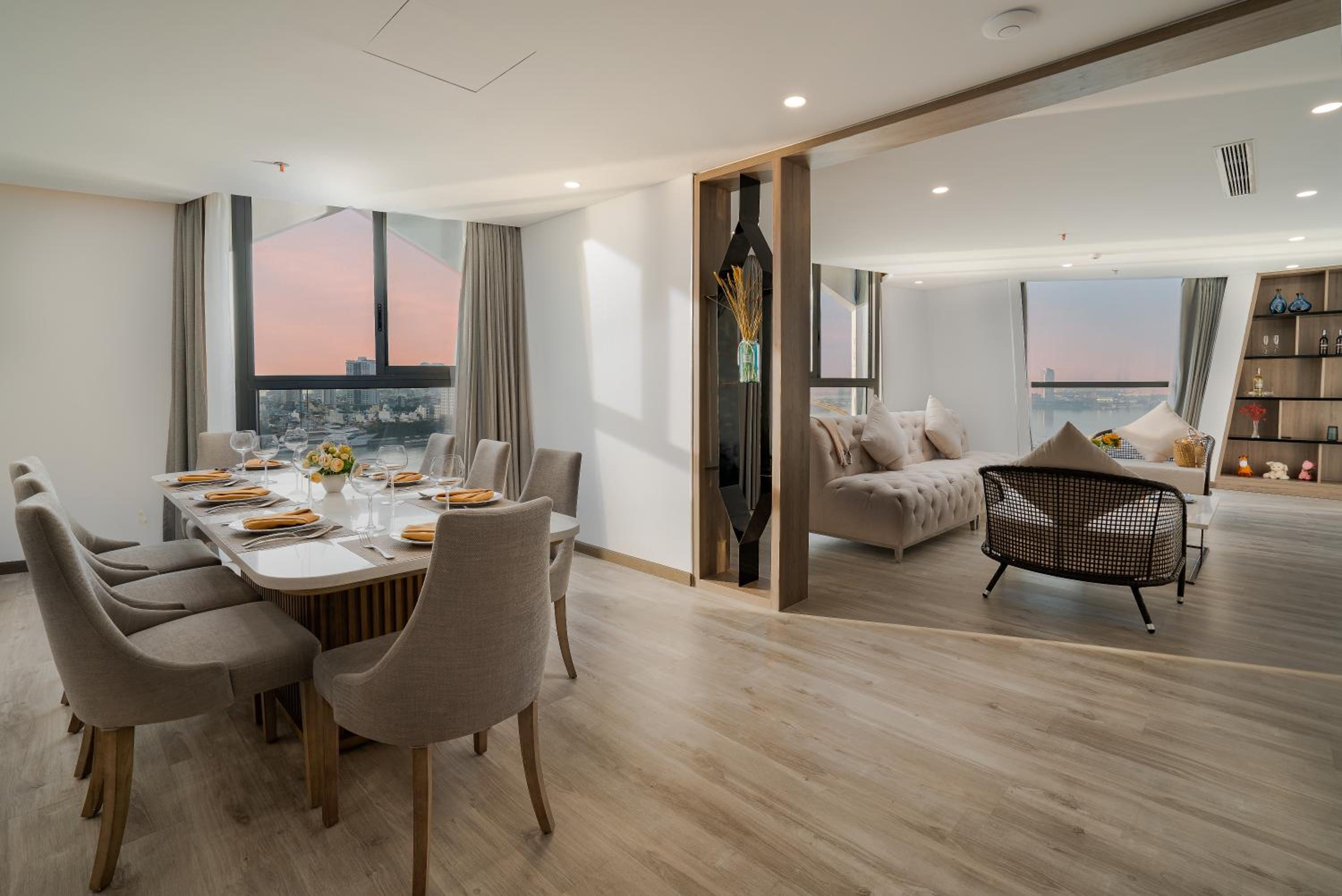 Special Offer -Two Bedroom Riverview Apartment with Kitchen and Bathtub - Photo 9
