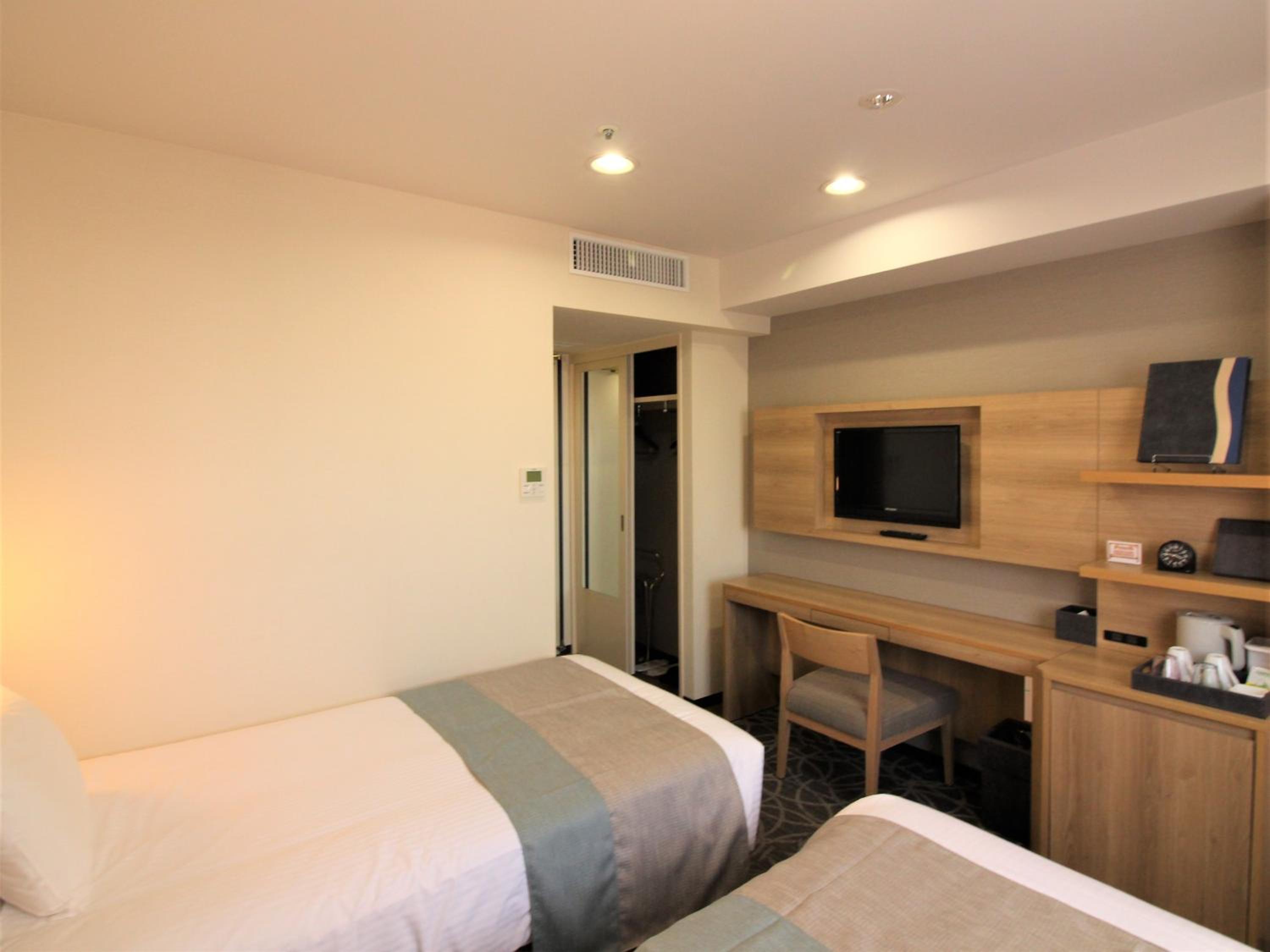 Twin Room - Smoking - Photo 5