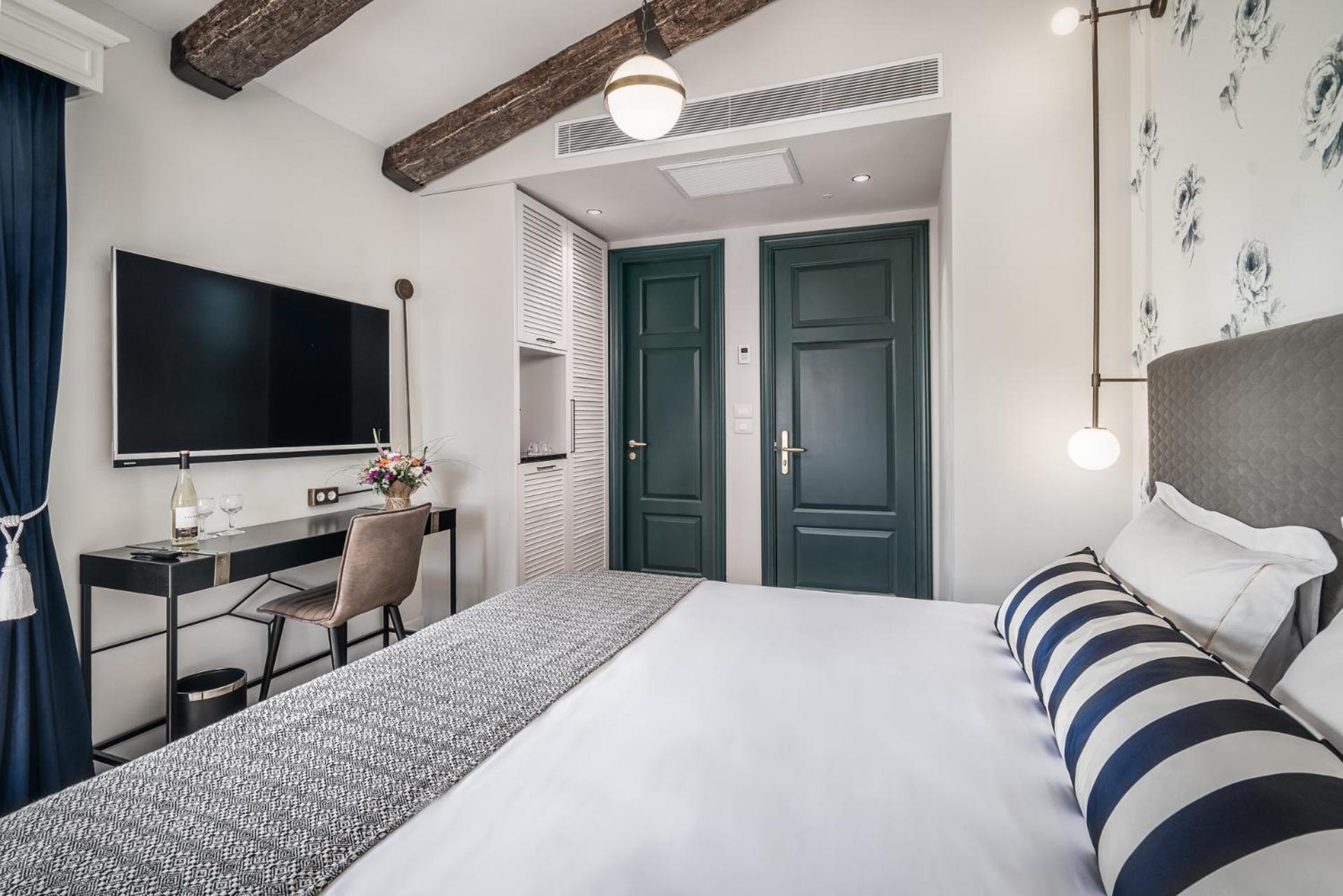 Deluxe Double Room - Photo 2