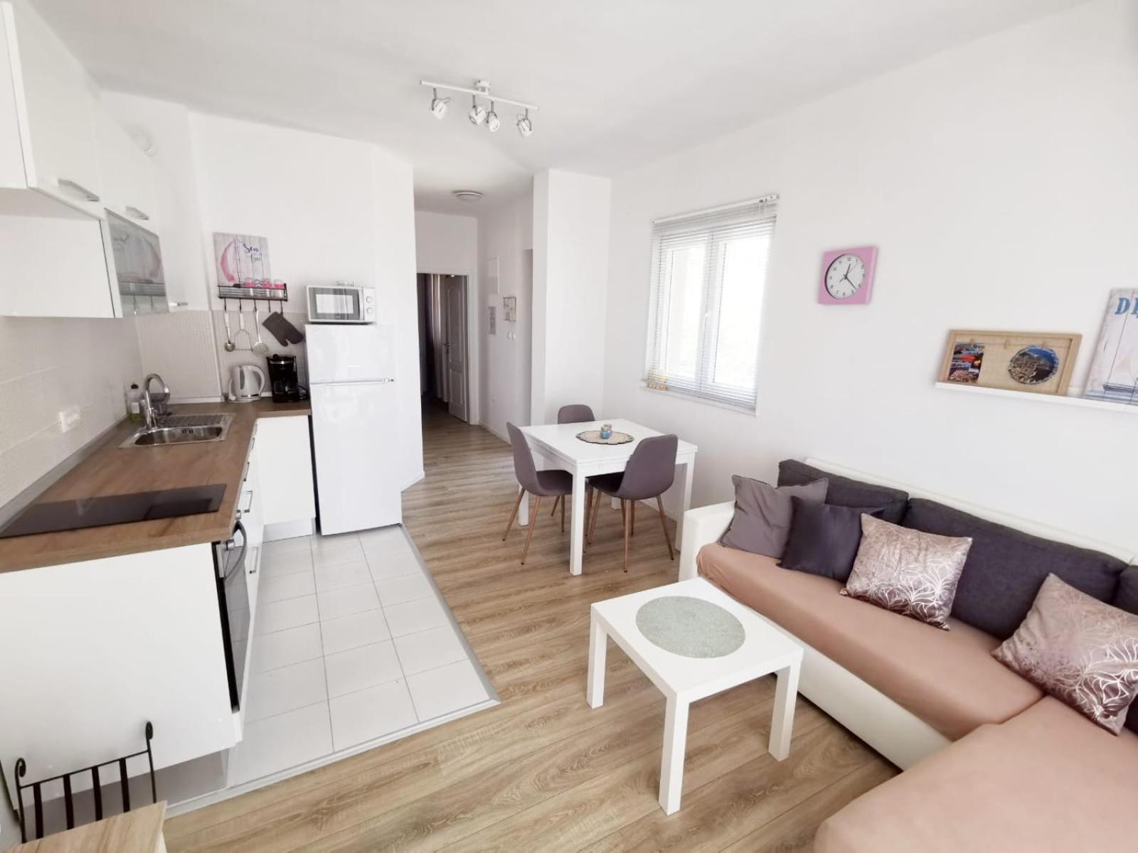 One-Bedroom Apartment photo 1