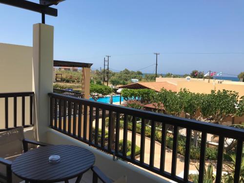 Apartment - Split Level with Pool View