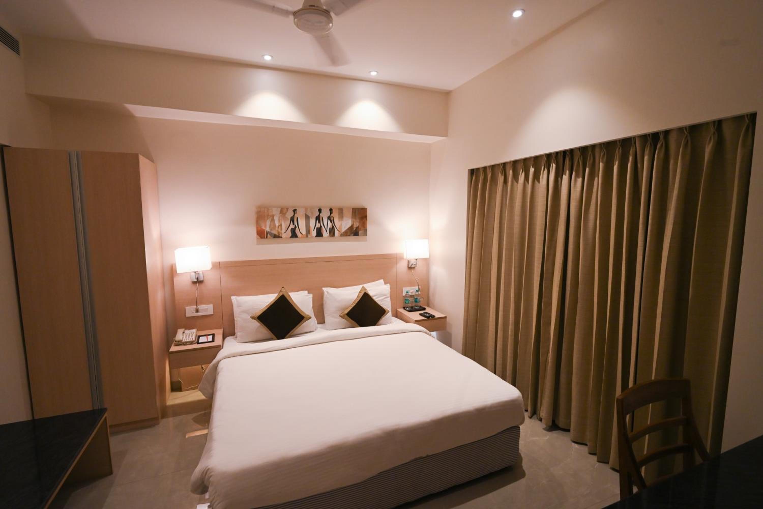Superior Room - 1 Double Bed (15% discount on food and soft beverage)