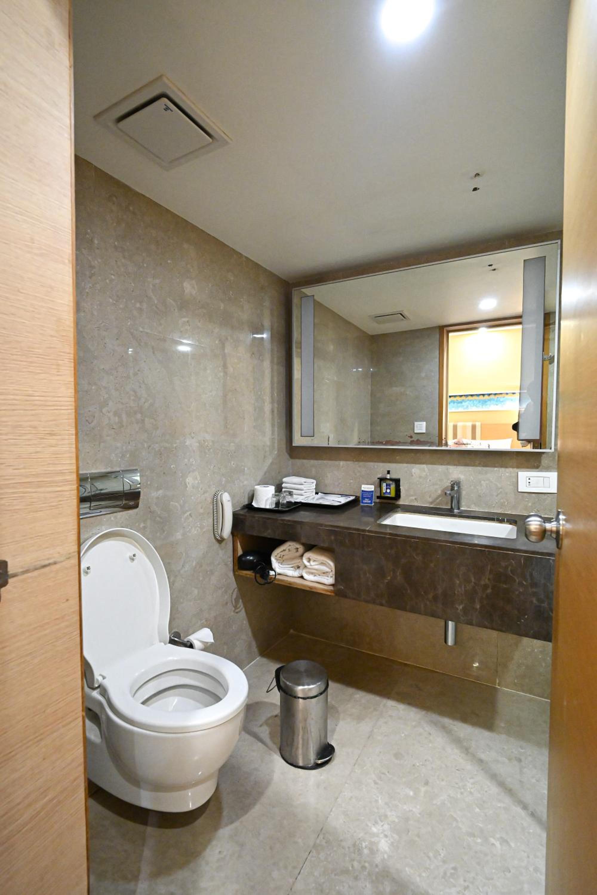 Deluxe Room - 2 Single Beds (15% discount on food and soft beverage)
