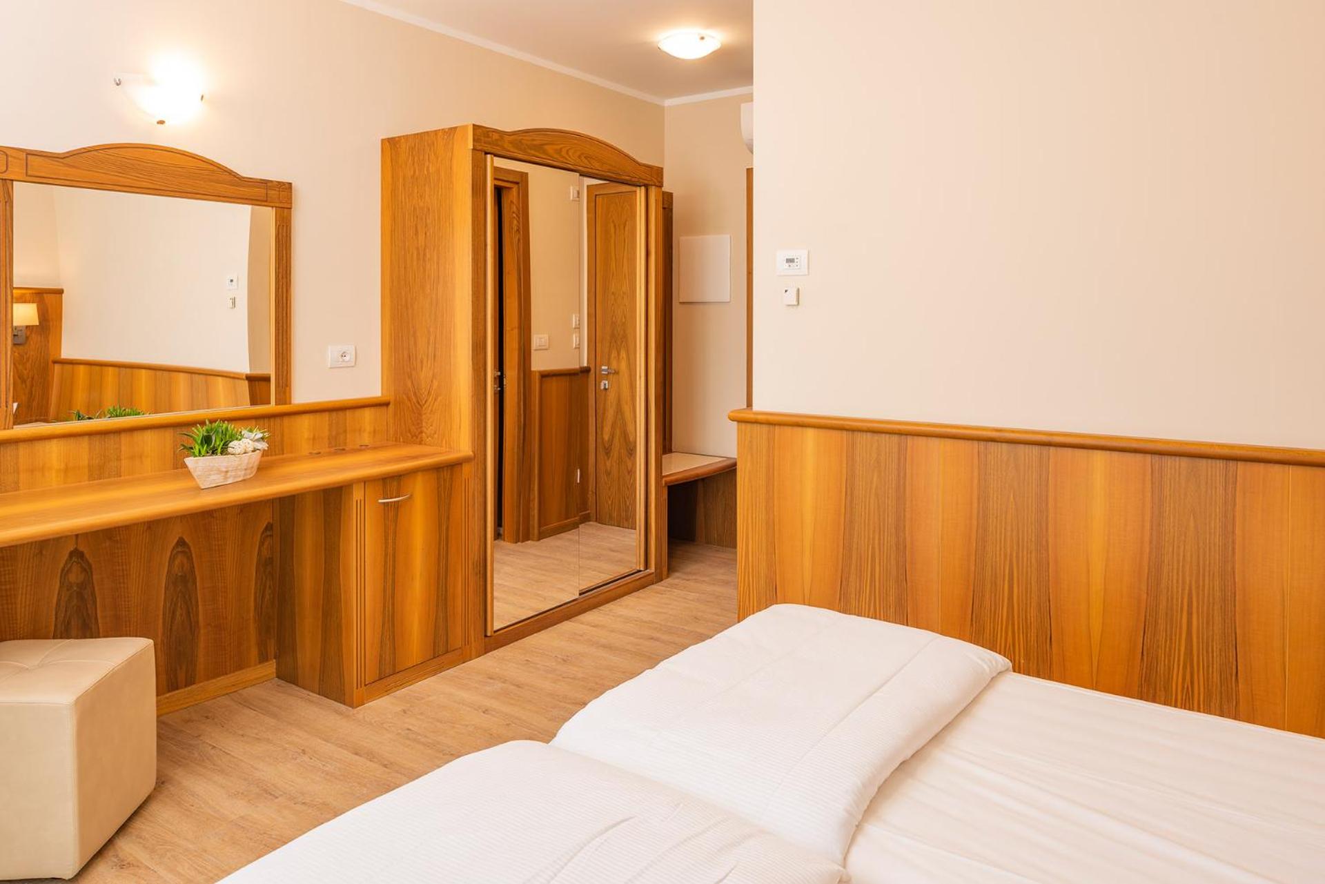 Double or Twin Room - Photo 2