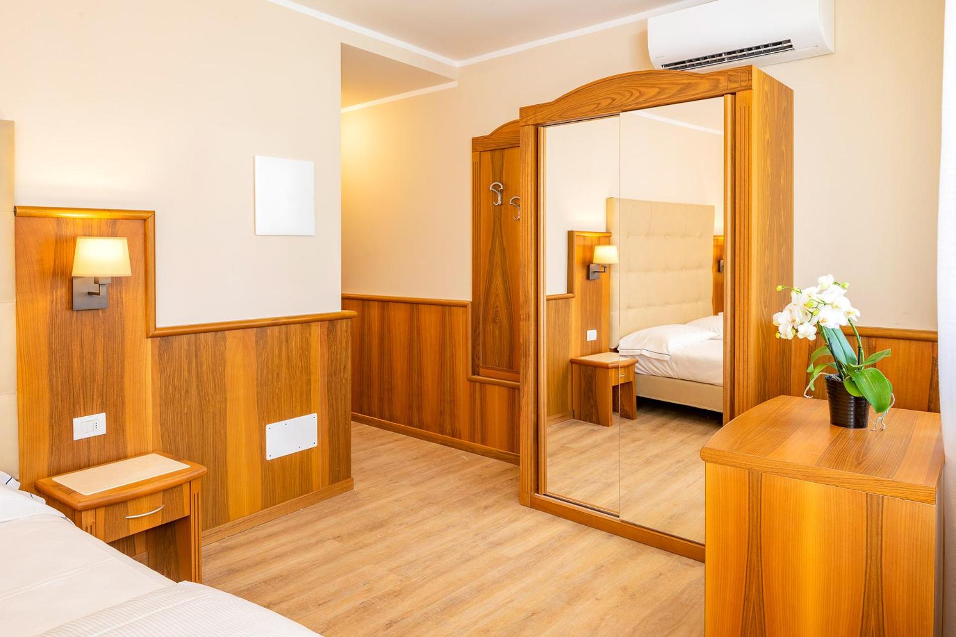 Double or Twin Room - Photo 15