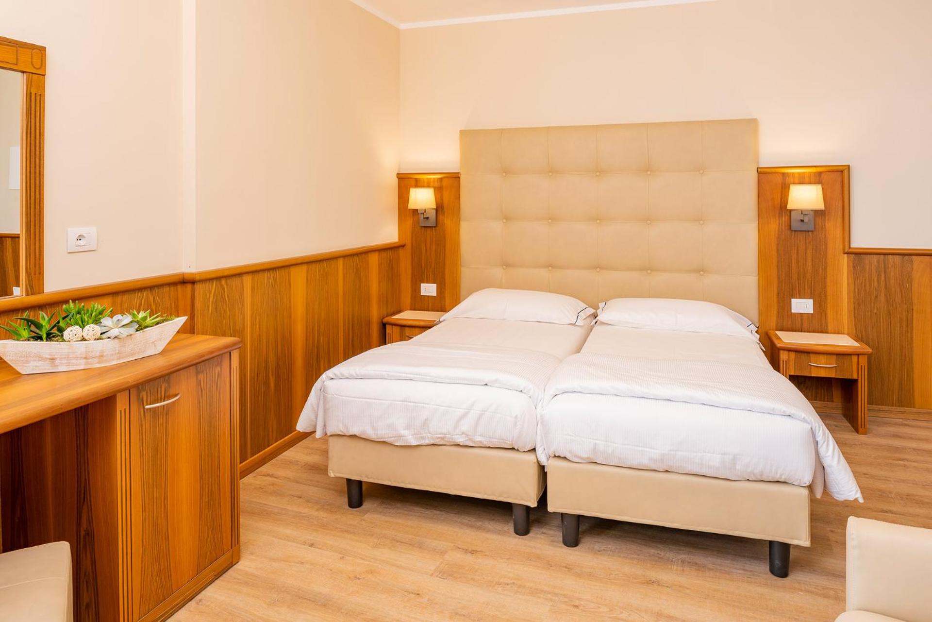 Double or Twin Room - Photo 6