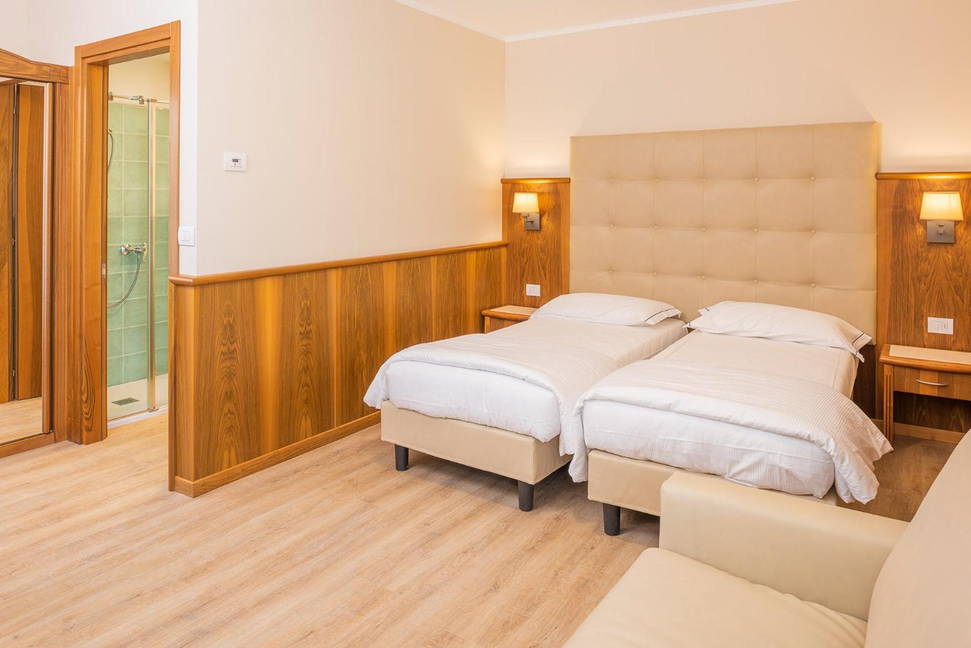 Standard Triple Room - Photo 10