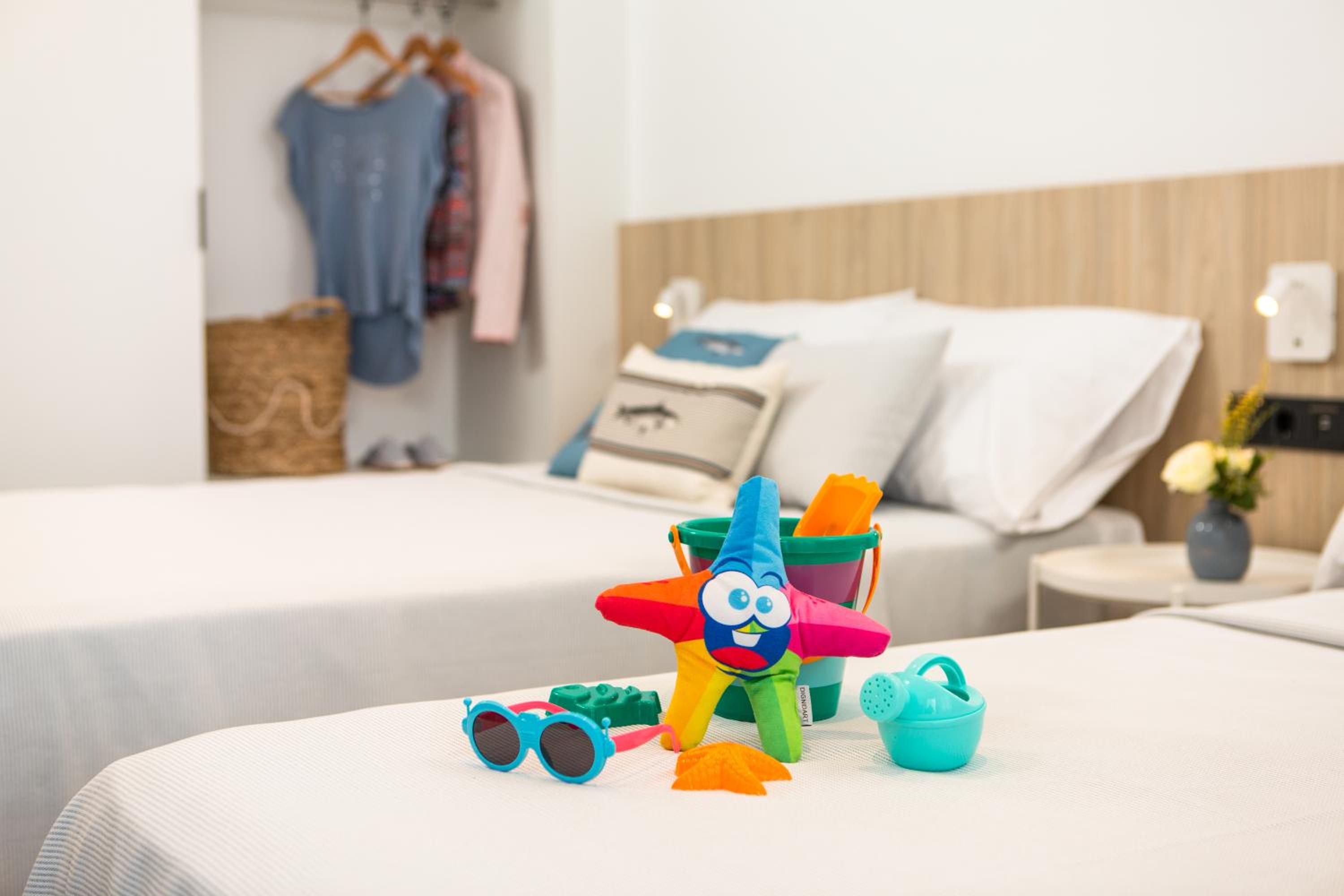 Habitación Doble Superior con Vista al Mar (1 Adulto + 1 Niño)