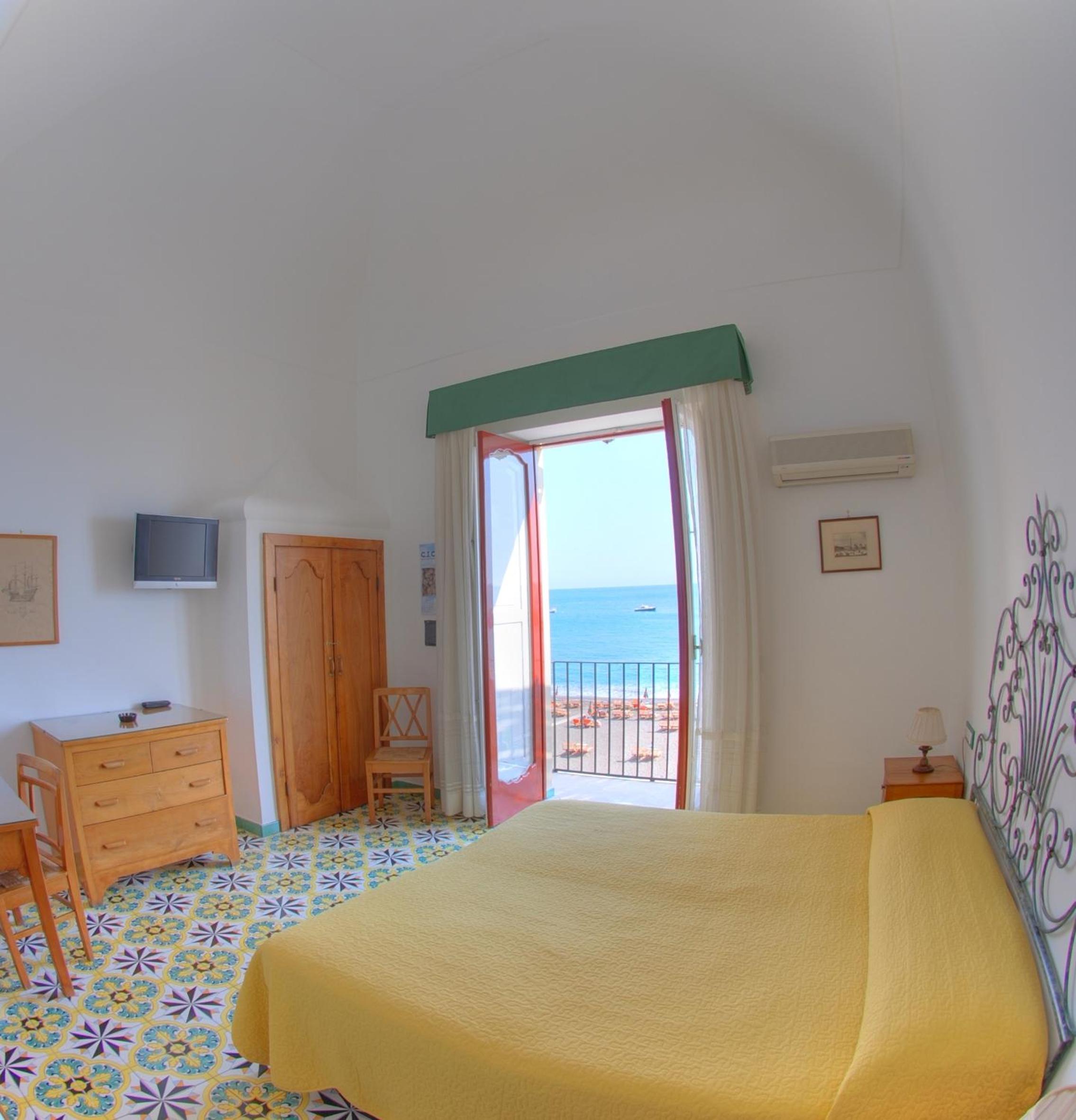 Double Room with Sea View - Photo 11
