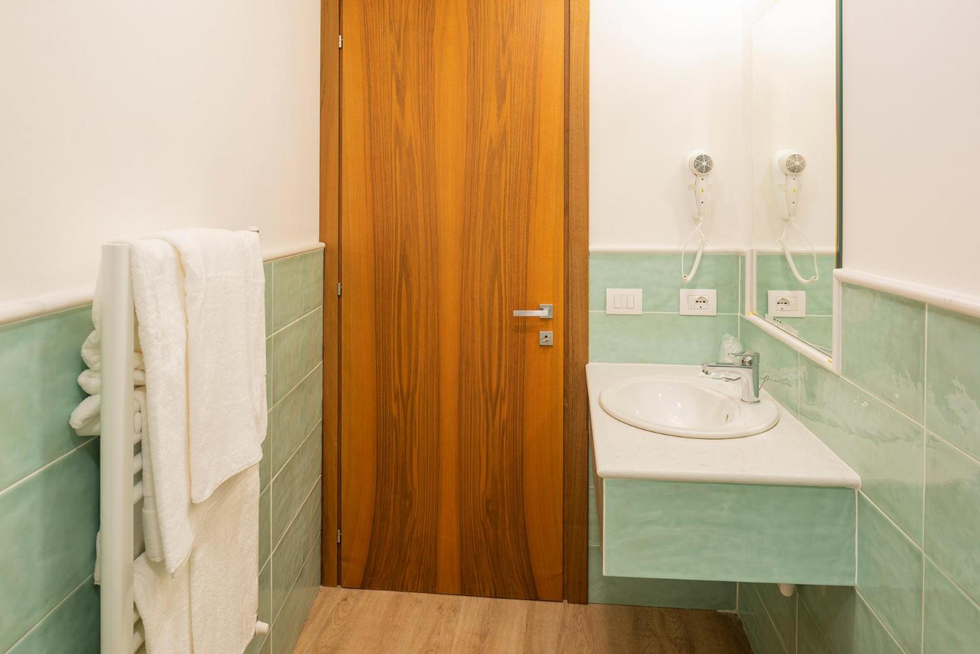 Double or Twin Room - Photo 16