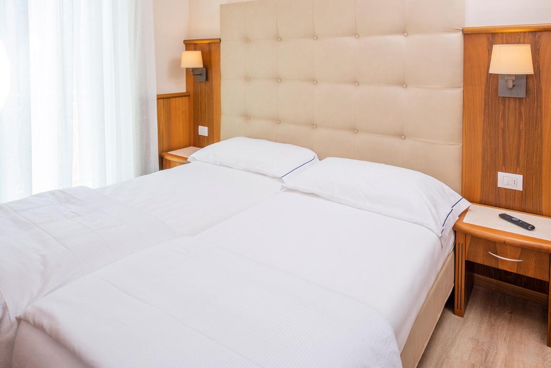 Double or Twin Room - Photo 9