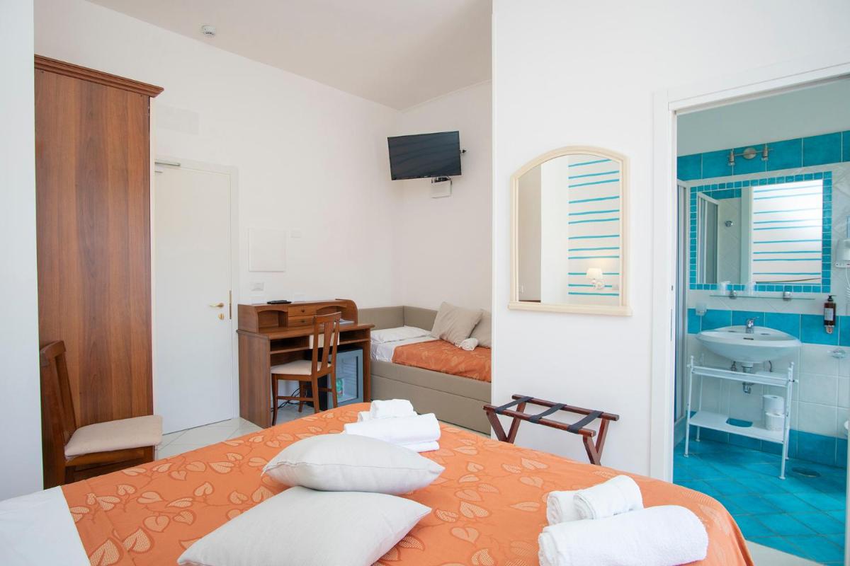 Room with City View photo 2