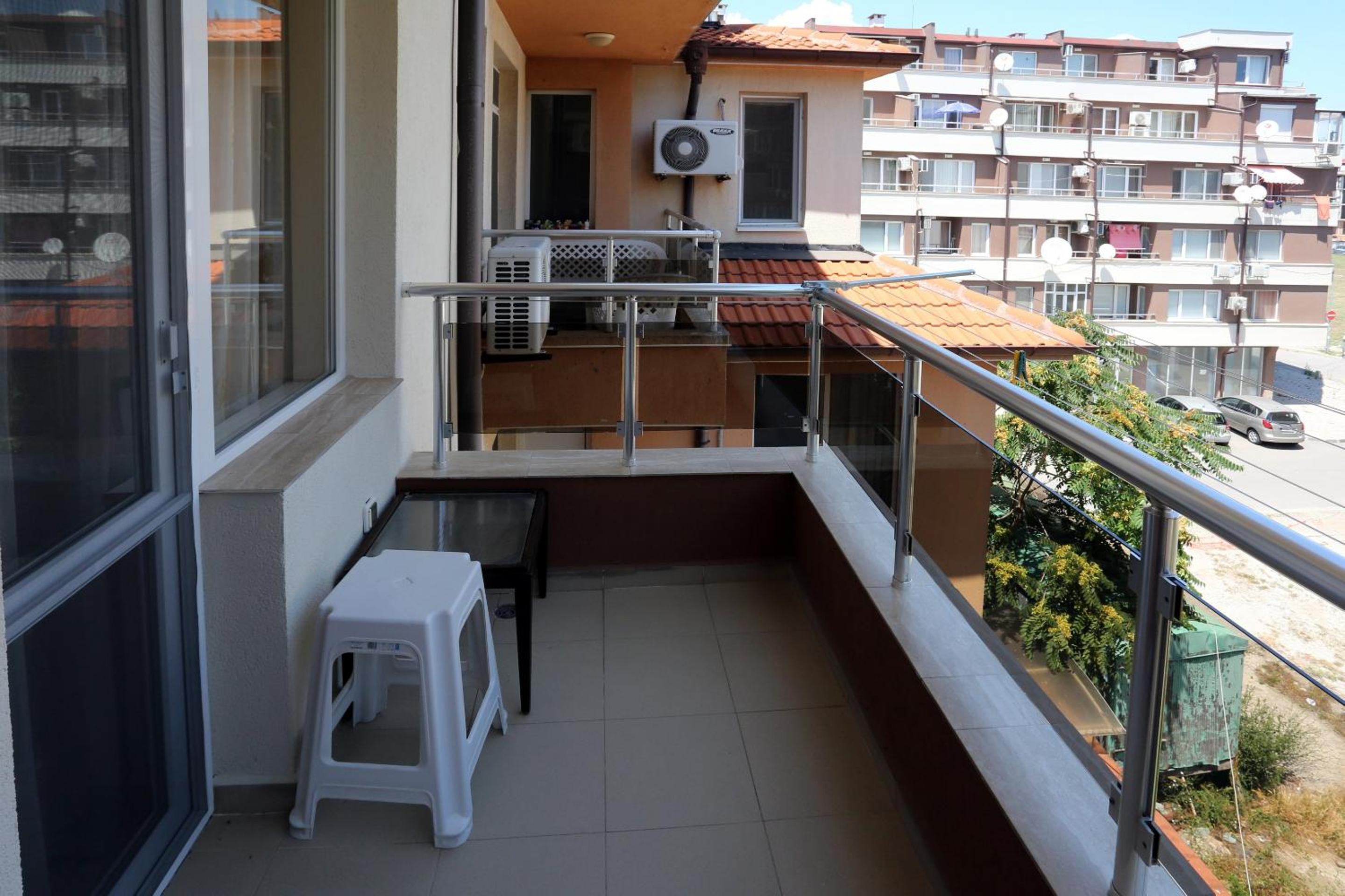 One-Bedroom Apartment - Photo 8