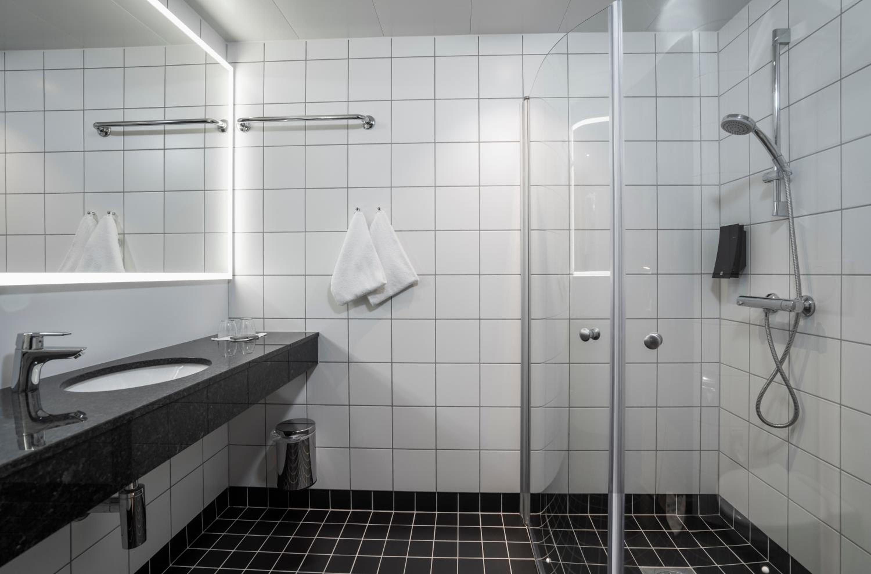 Standard Twin Room - Photo 4