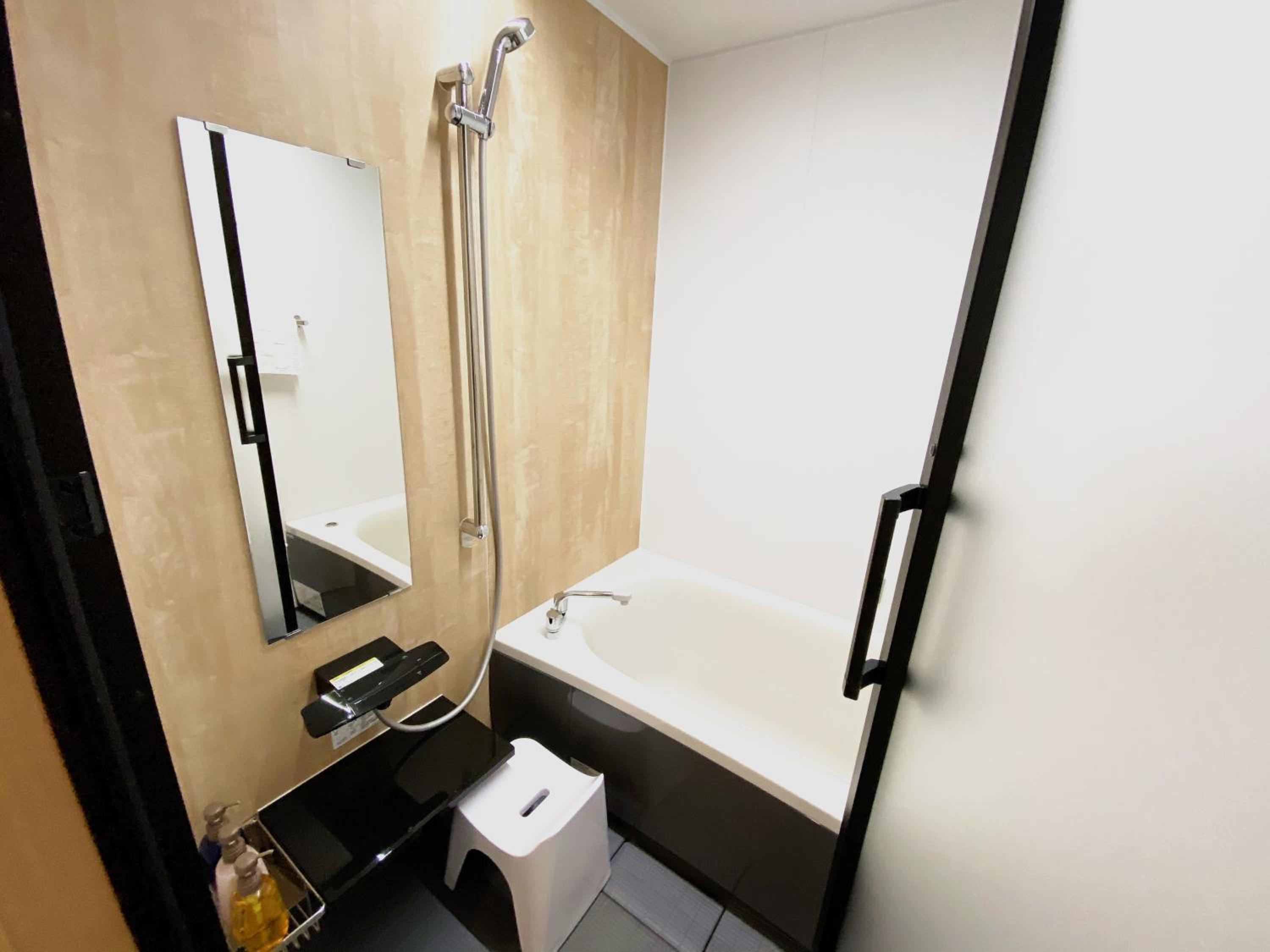 Economy Twin Room - Photo 3
