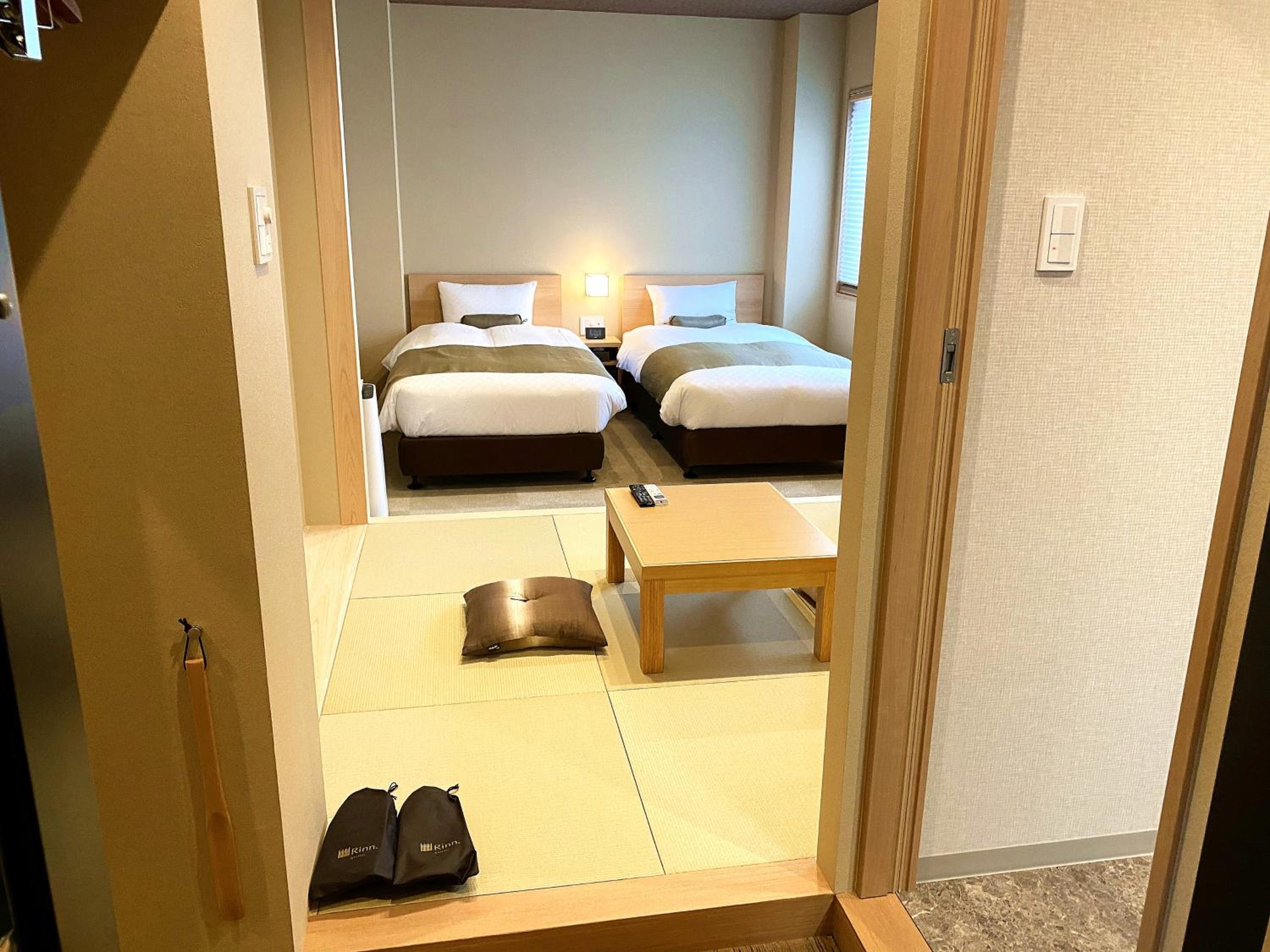 Economy Twin Room - Photo 13