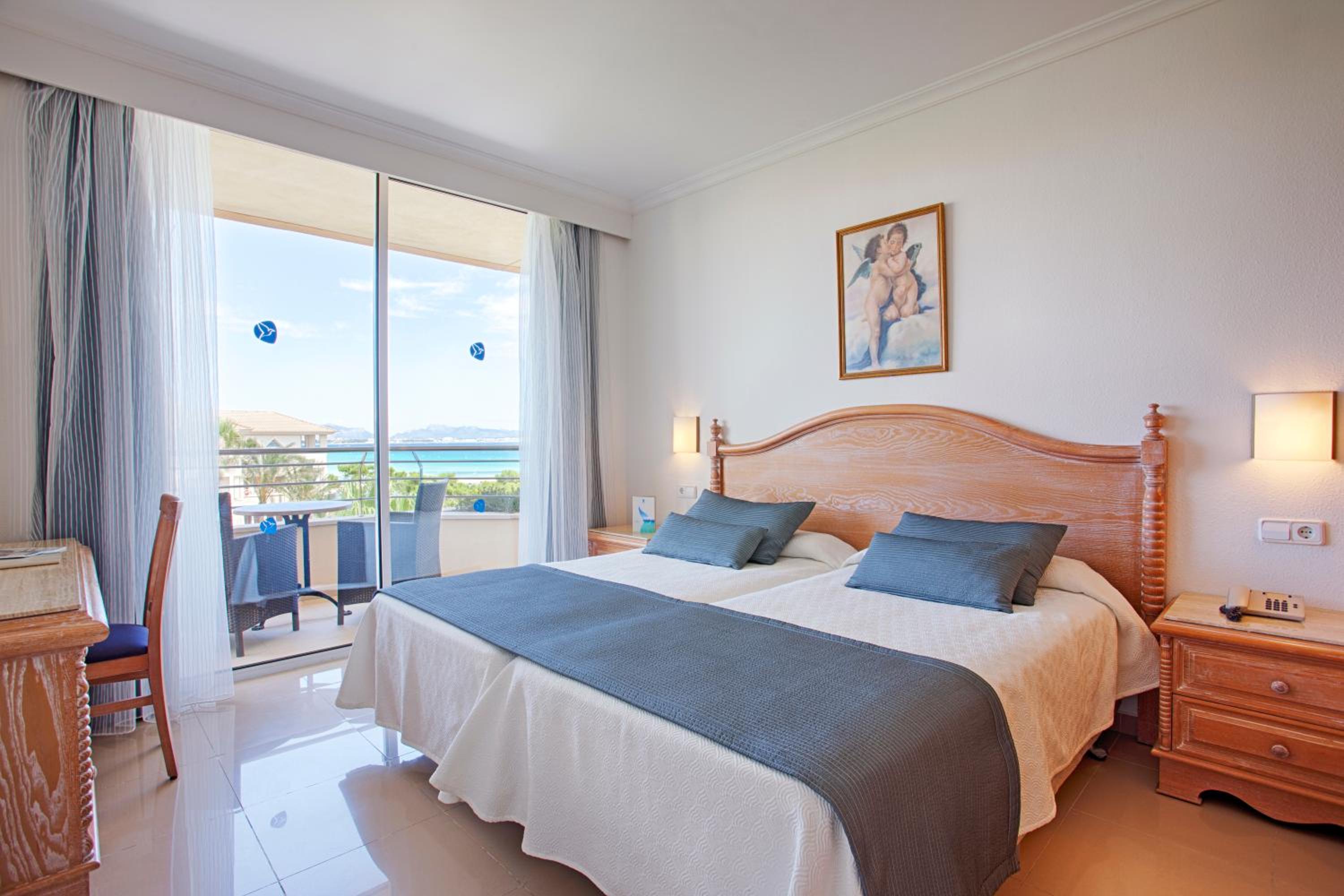 Apartamento de un dormitorio con vista lateral al mar (2 adultos)