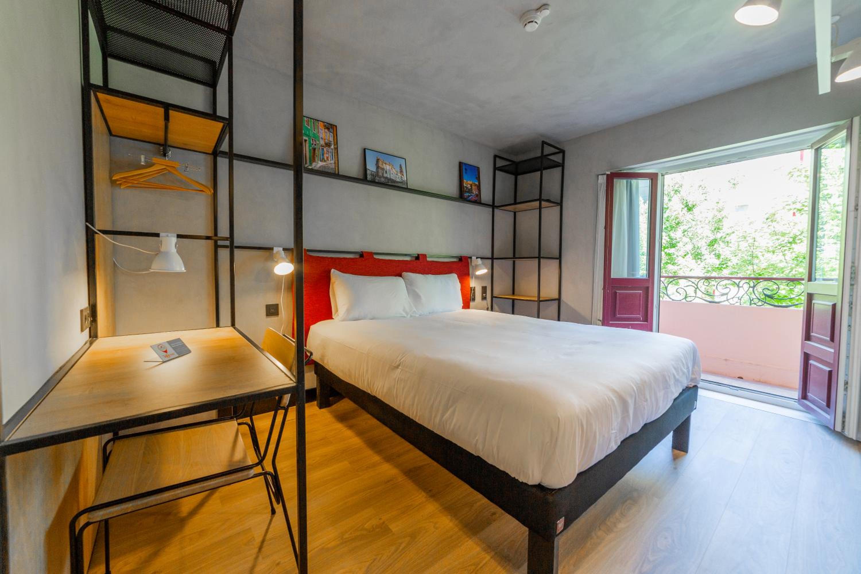 Superior Queen Room with Balcony