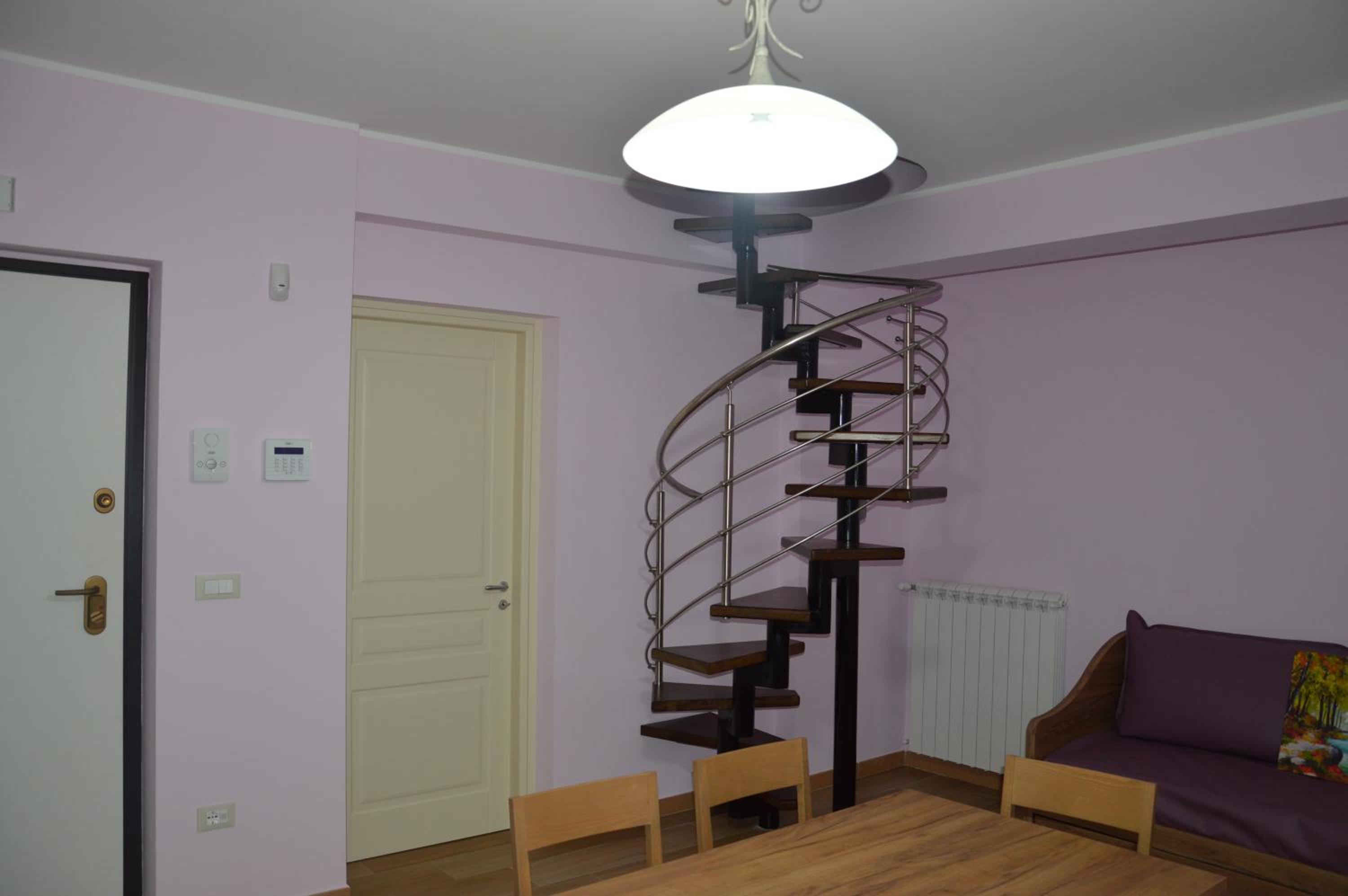 Apartment with Mountain View - Photo 5